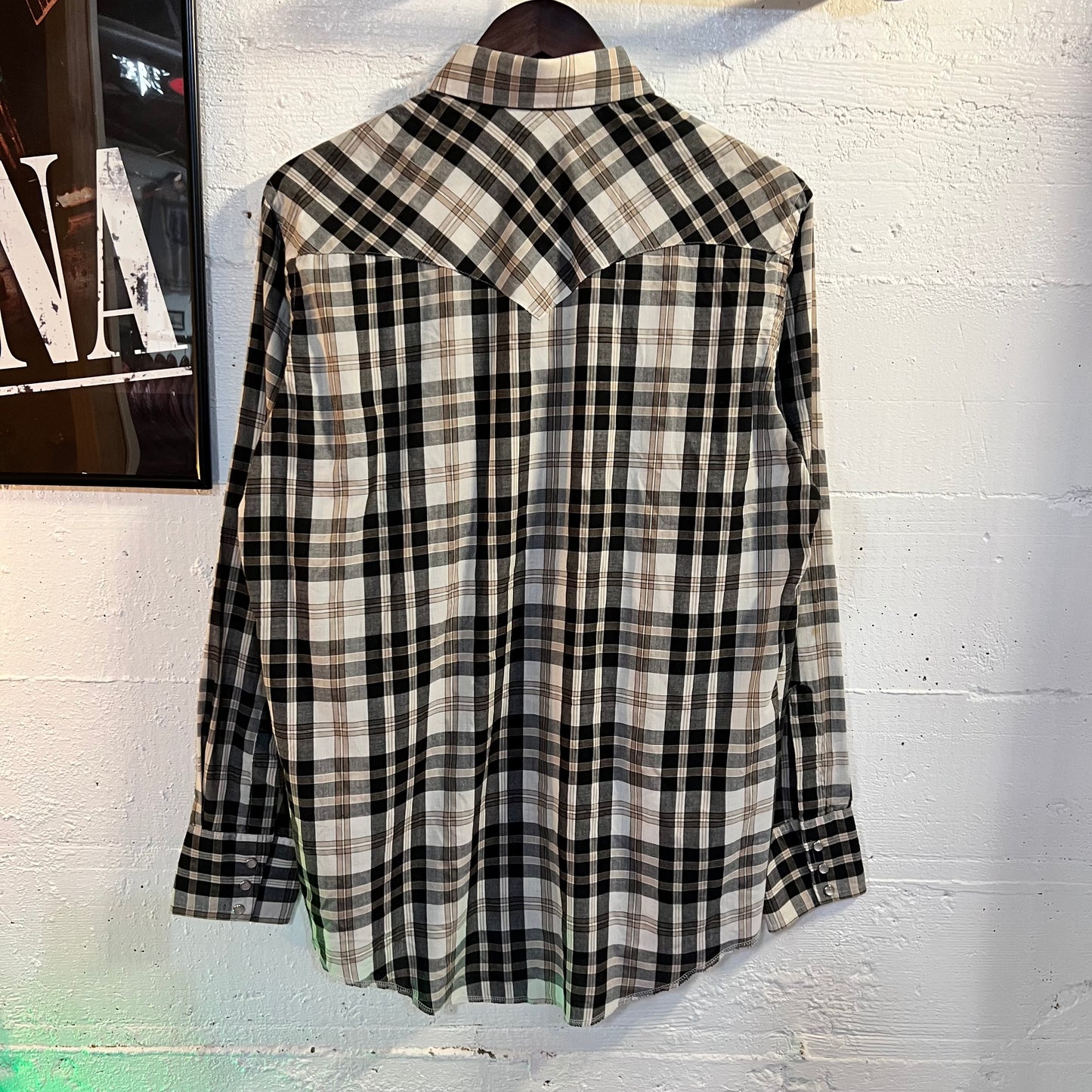 Vintage Wrangler Pearl Snap Western Long Sleeve Button Up Plaid Shirt - Size Large - Made In USA - Black/White/Tan