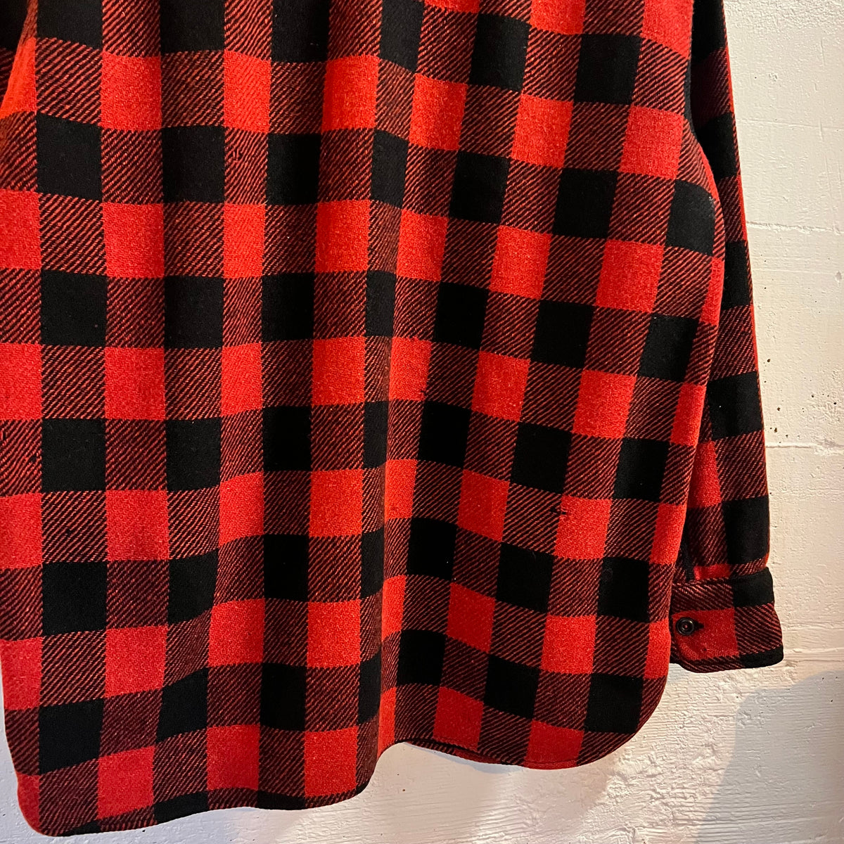 True Vintage  Distressed 1940's/1950's Spiegel Workmaster Wool Gusseted Flannel Shirt - Size Large - Made In USA - Red/Black