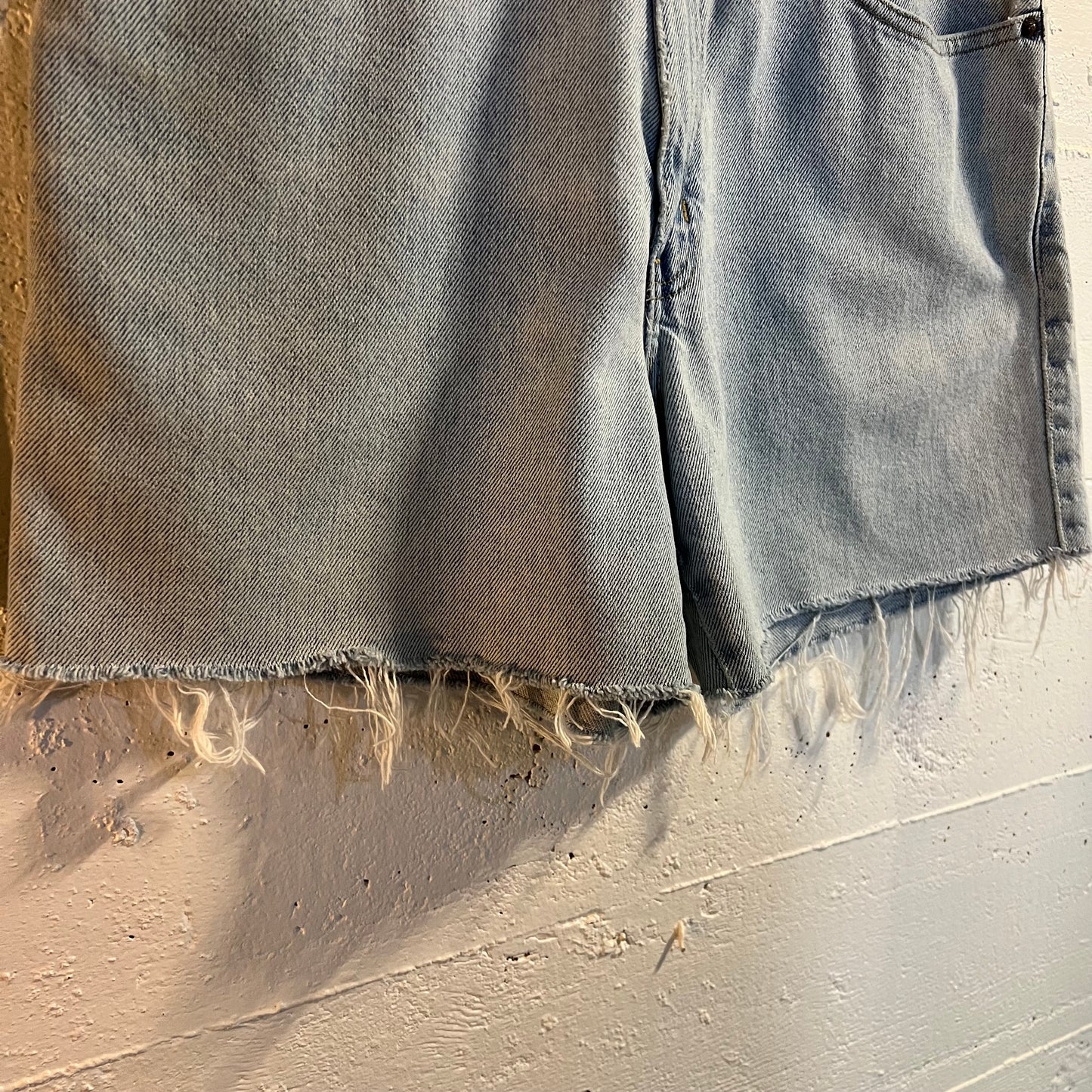 Vintage 90's Stonewash Cut Off Denim Shorts - Size 30" x 5" - Light Faded Indigo