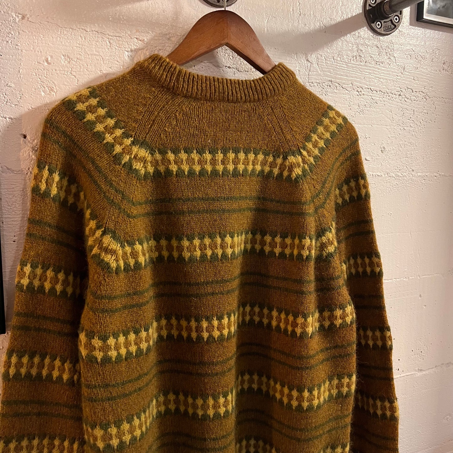 Vintage 60’s Jantzen Fair Isle Yoked Ski Patterned Raglan Sleeve Knitted Sweater - Size Medium - Made In USA - Mustard Yellow/Green