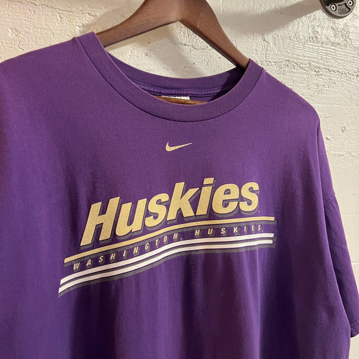 Vintage 90's/00's Nike Team University Of Washington Huskies T-Shirt - Size XL - Purple/Tan/White