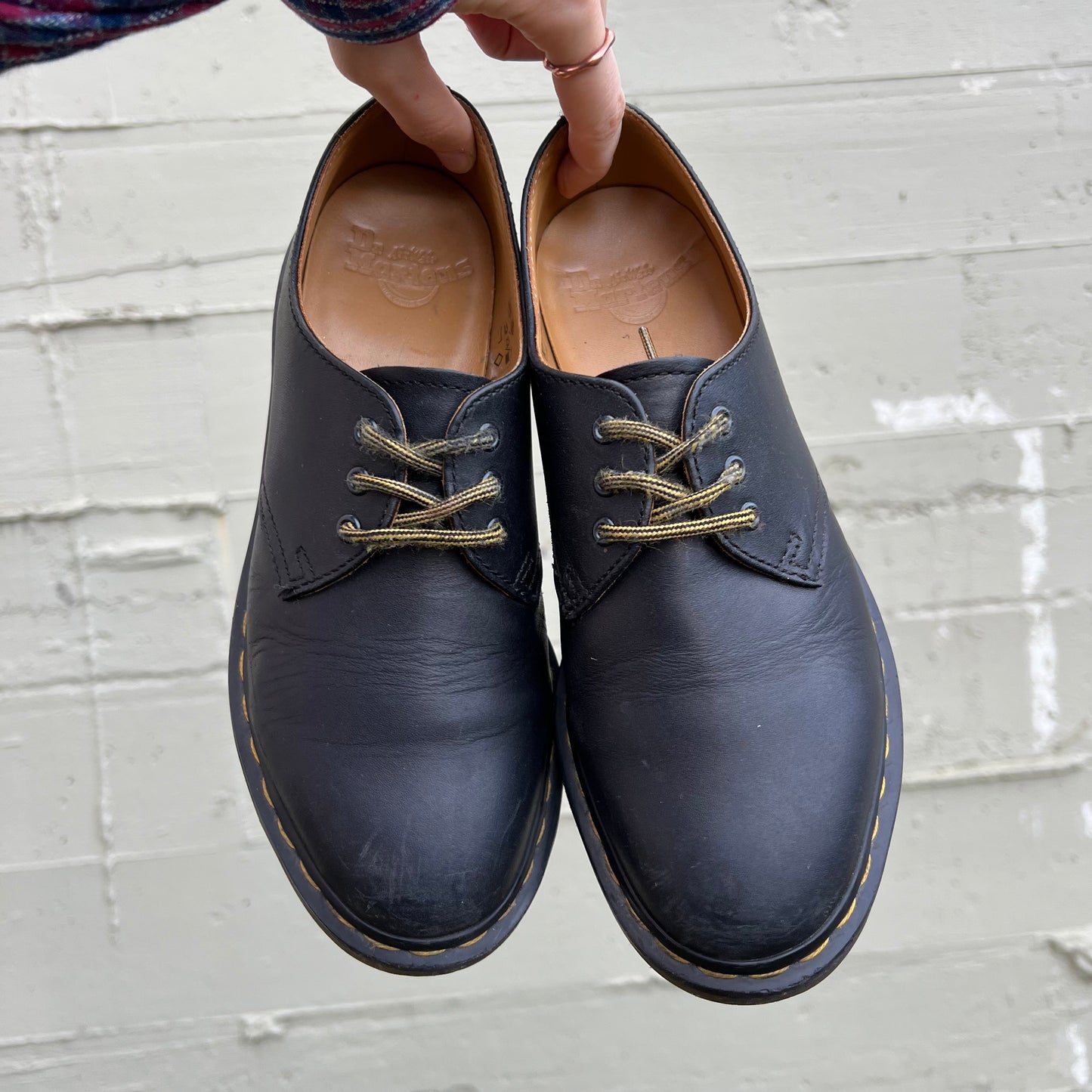 *Pre-Loved* Dr. Martens Dorian 3-Eye Lace Up Leather Oxford Shoe - Size 6M/7W - Black - AW004