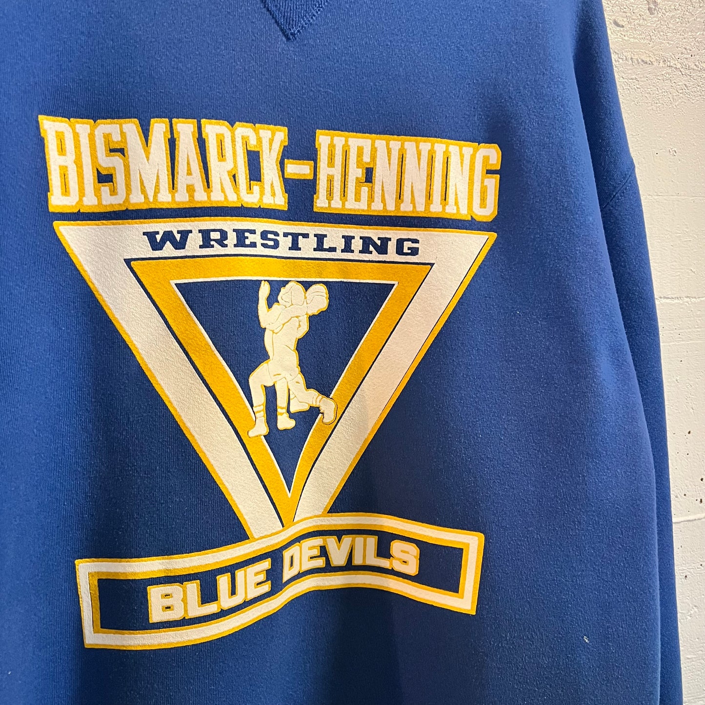 Vintage 90’s Russell Bismarck-Henning Blue Devils Wrestling Crewneck Sweatshirt - Size XL - Made In USA - Royal Blue/White/Yellow