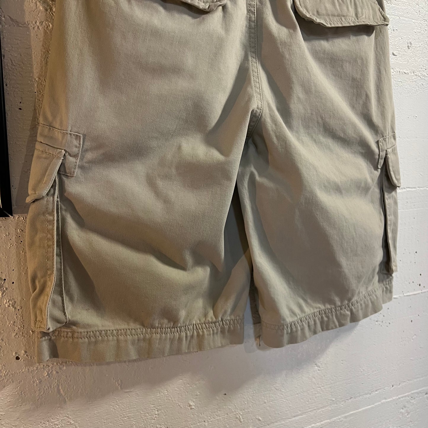 2000's Eddie Bauer Khaki Cargo Shorts - Size 30" - Khaki