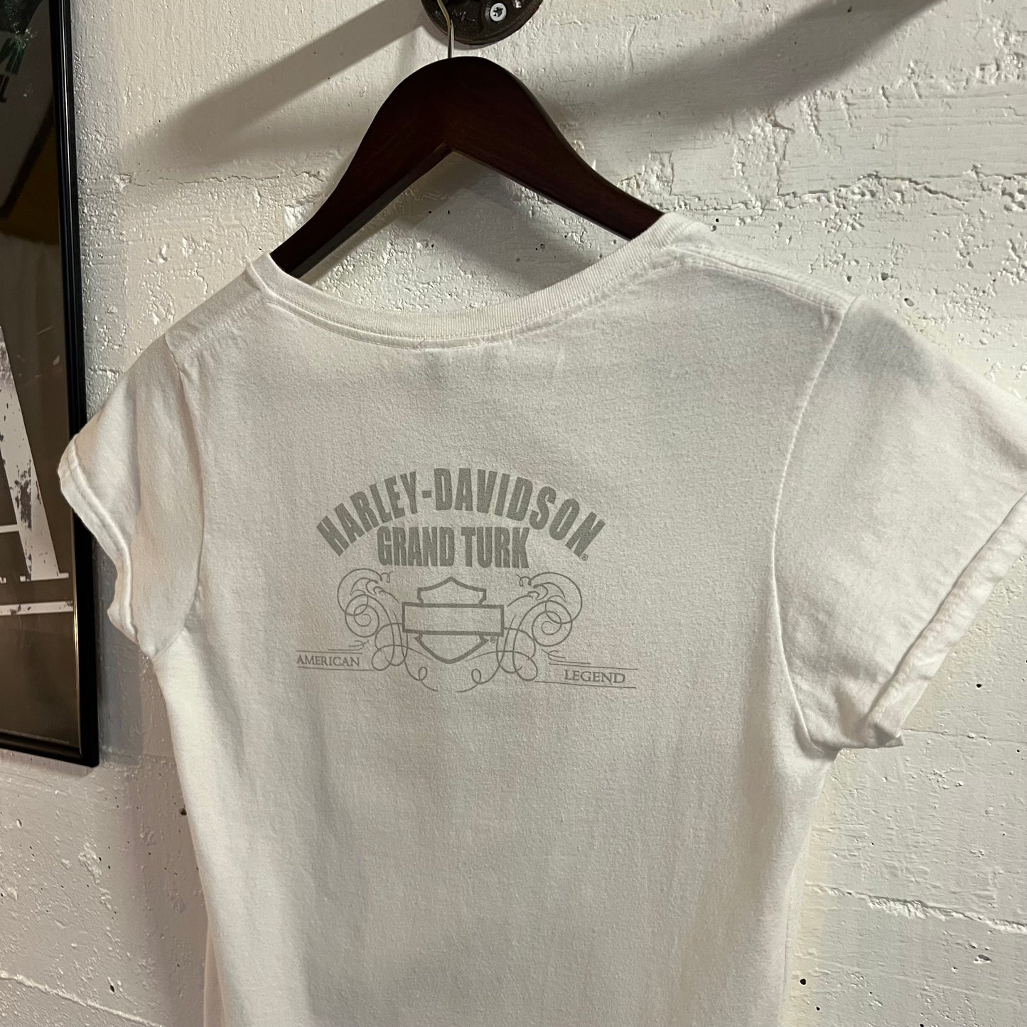 Vintage 2000’s Harley Davidson ‘Grand Turk’ Baby Tee - Size Small - White/Multi