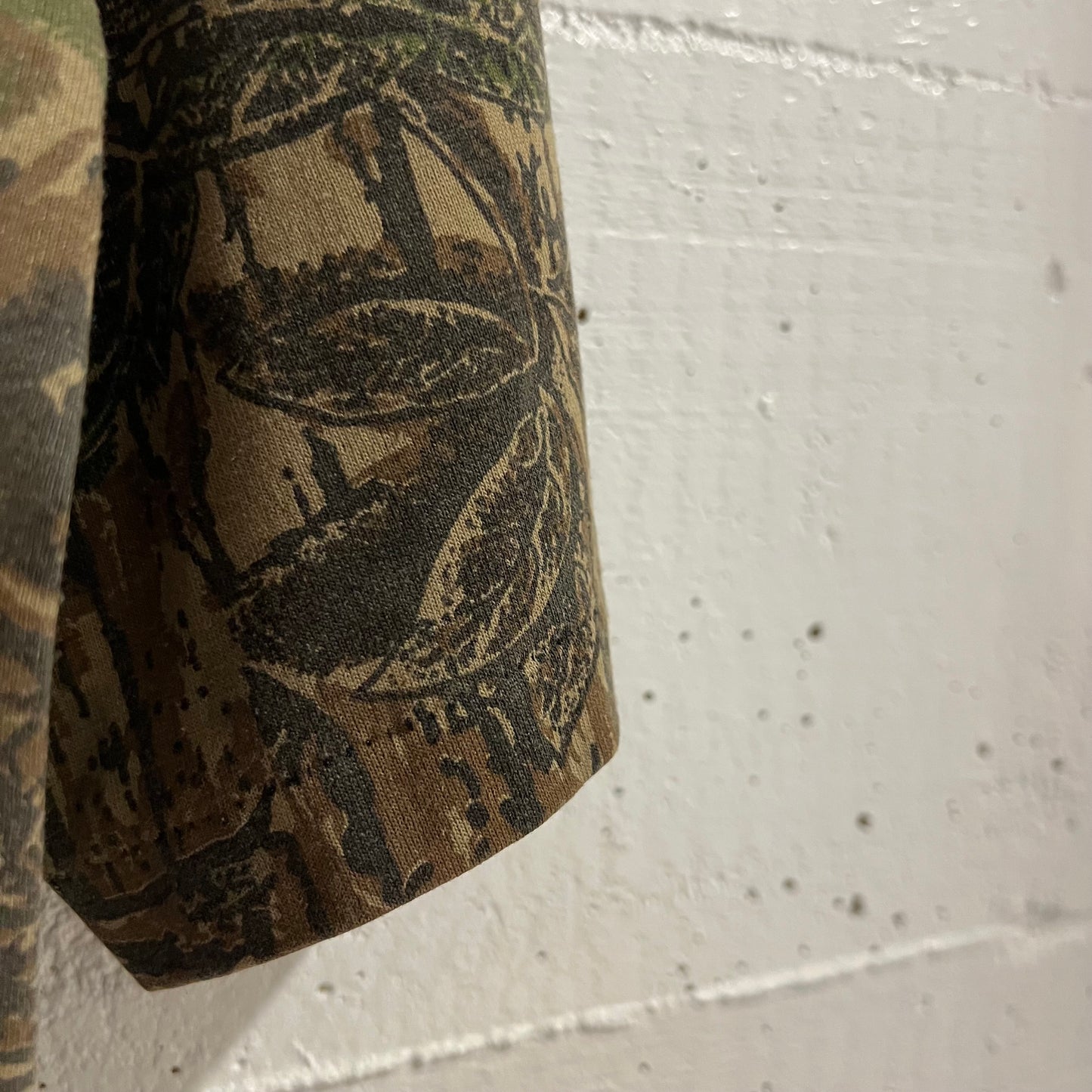 Vintage Realtree Camo Single Stitch Pocket T-Shirt - Size XL - Faded Black/Earth Toned
