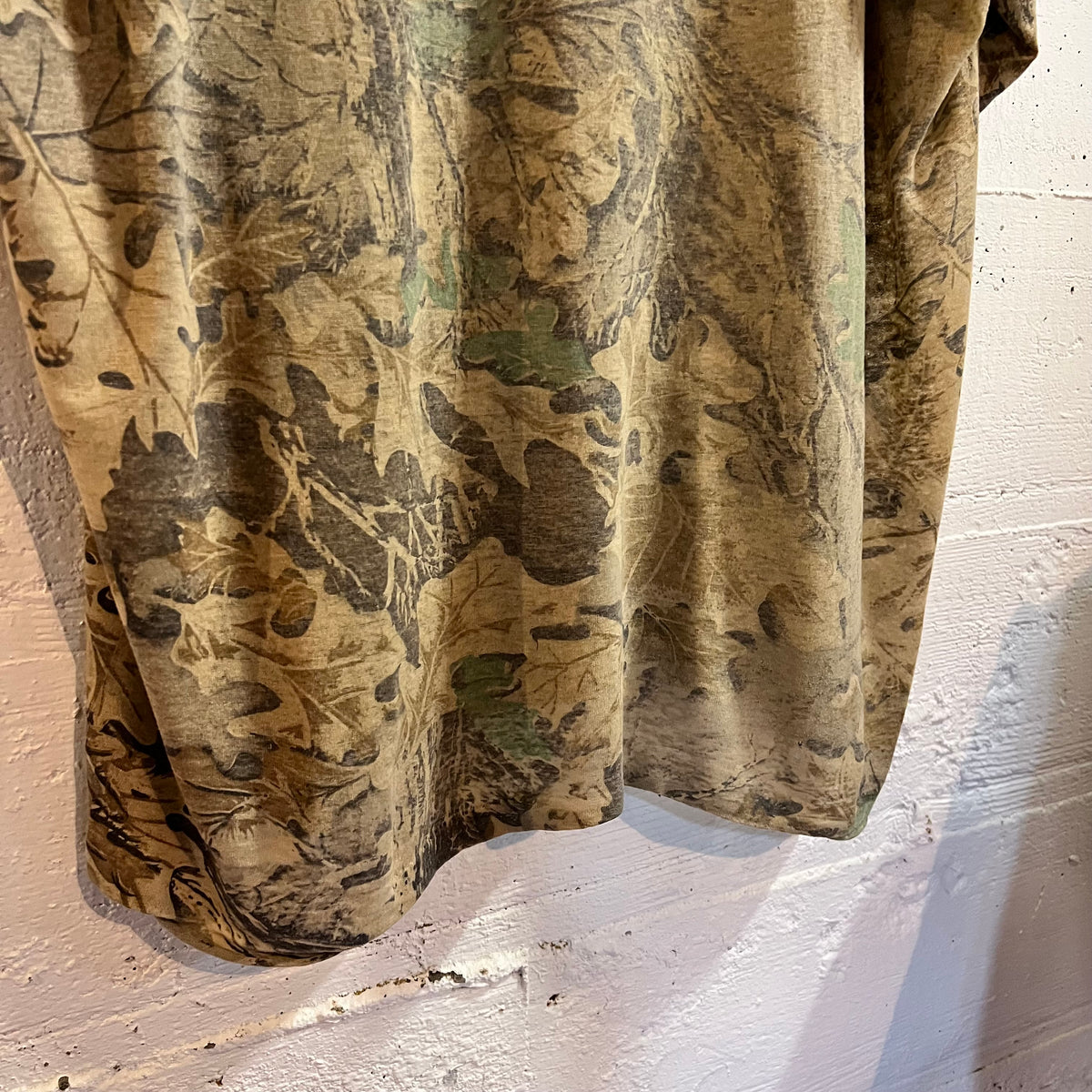Vintage Faded/Distressed Thread Bare Single Stitch Real Tree Camo Pocket T-Shirt - Size Large - Earth Toned