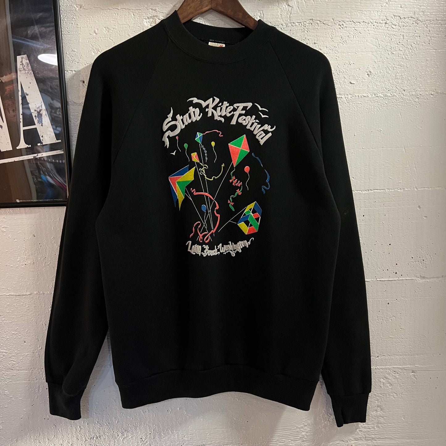 Vintage 80’s/90’s Long Beach, WA State Kite Festival Raglan Sleeve Crewneck Sweatshirt - Size Large - Made In USA - Black/White/Multi