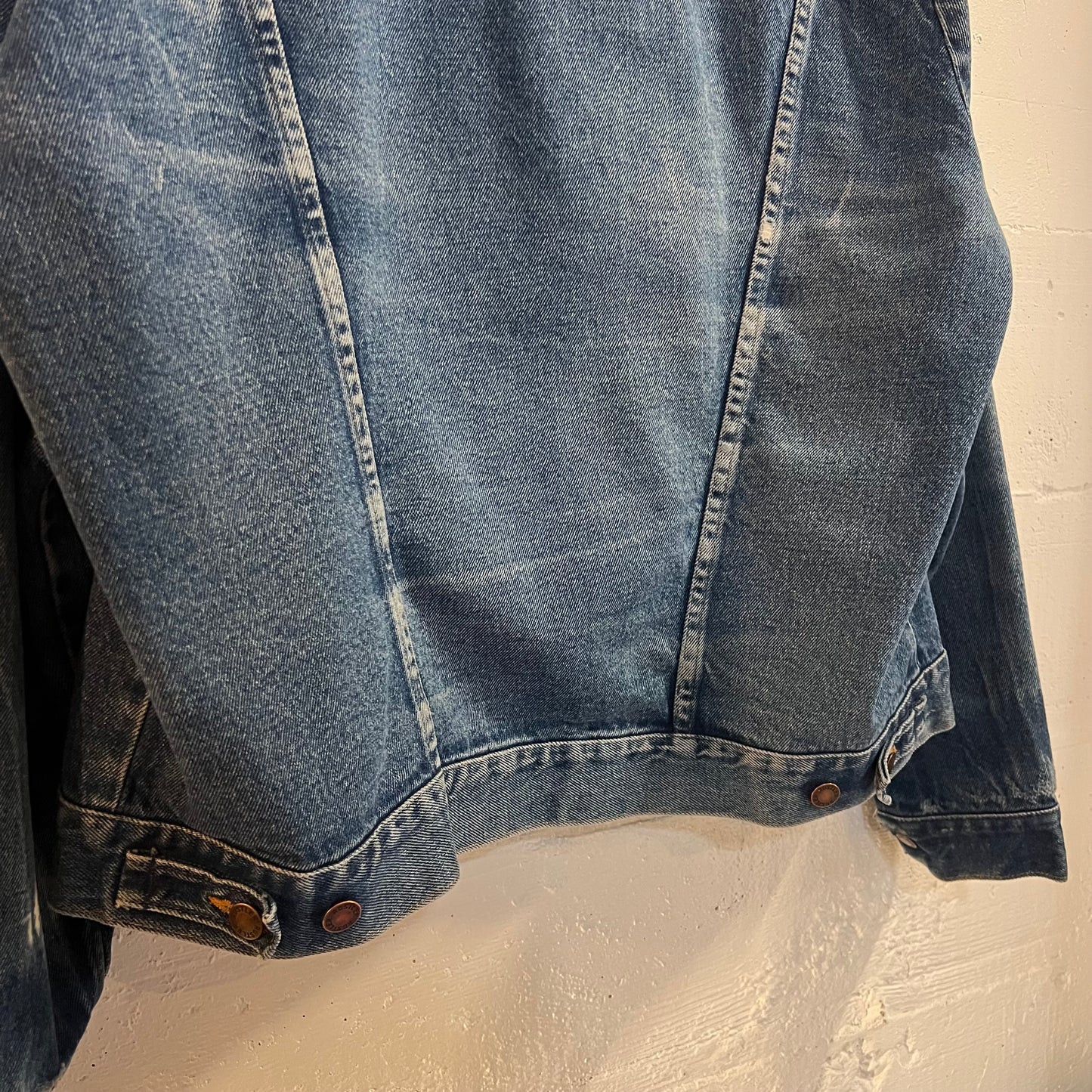 Vintage 70’s Faded/Distressed Rustler Button Up Denim Jacket - Size XL - Medium Wash