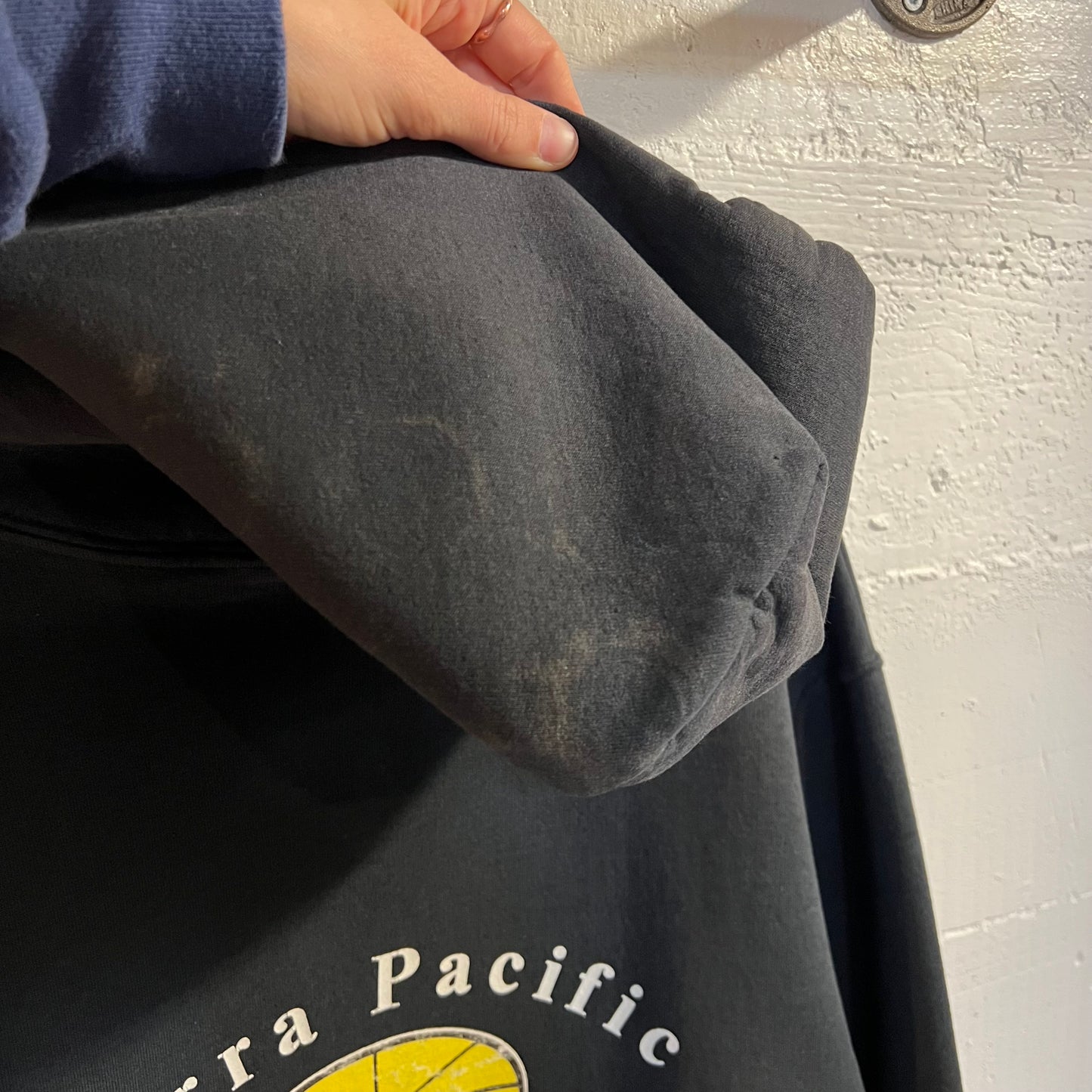 Vintage Distressed Sierra Pacific Windows Cropped Hoodie Sweatshirt - Size Large - Faded Black