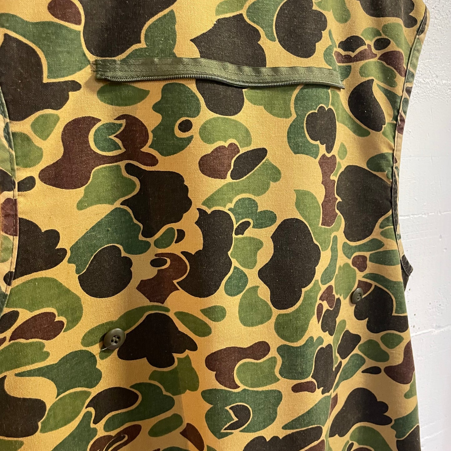 Vintage 1970's Saf-T-Bak Duck Camo Hunting Vest - Size Large - Made In USA - Camouflage/Multi