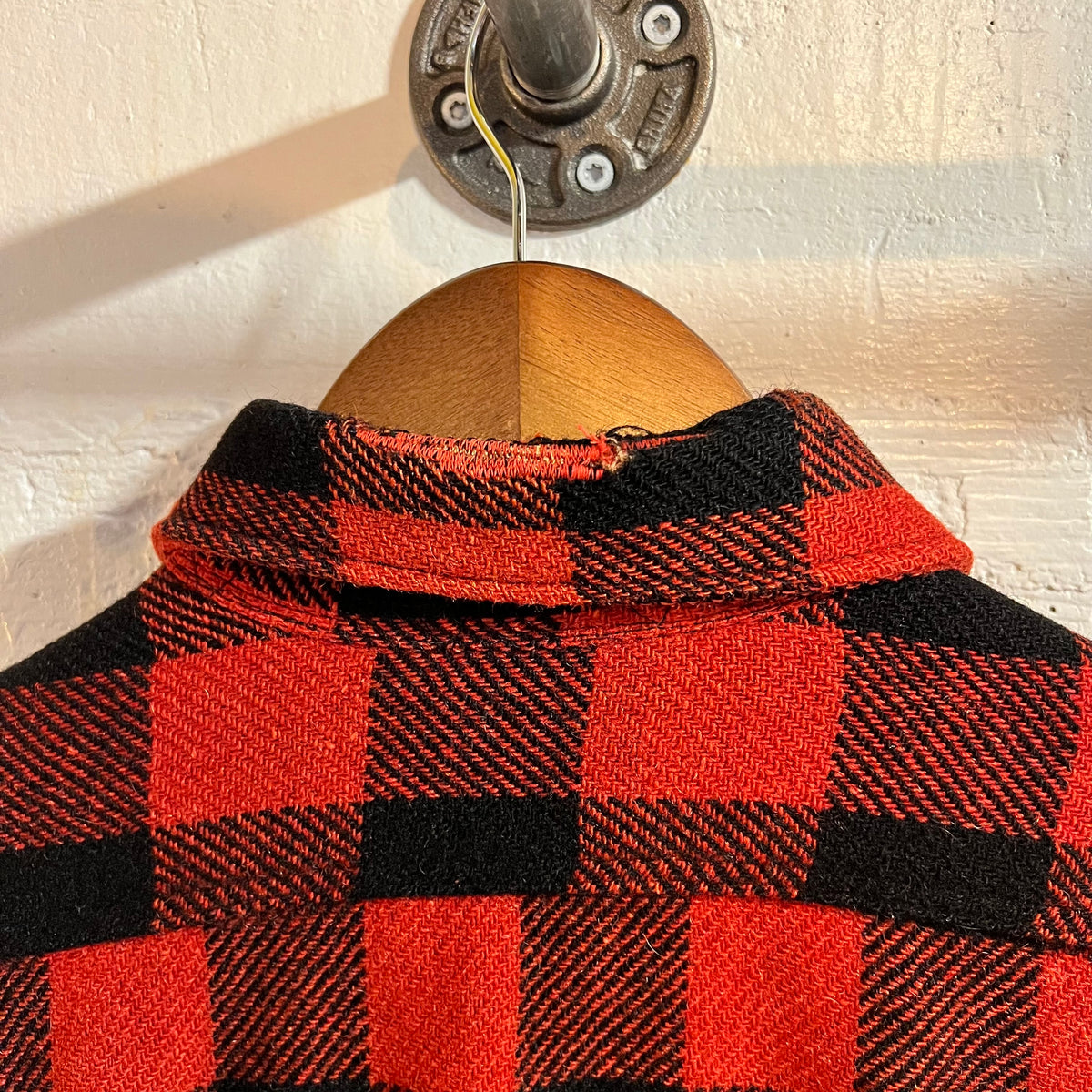 True Vintage  Distressed 1940's/1950's Spiegel Workmaster Wool Gusseted Flannel Shirt - Size Large - Made In USA - Red/Black
