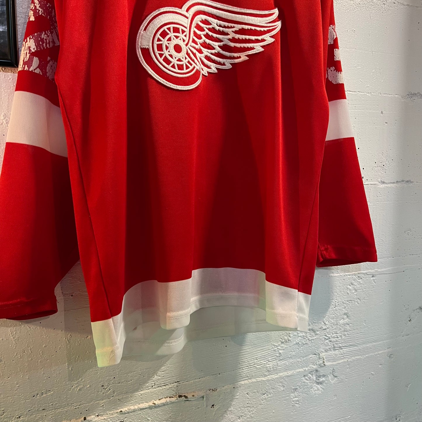 Vintage Faded Detroit Red Wings ‘Cheveloae #32’ Hockey Jersey - Size Medium - Made In USA - Red/White