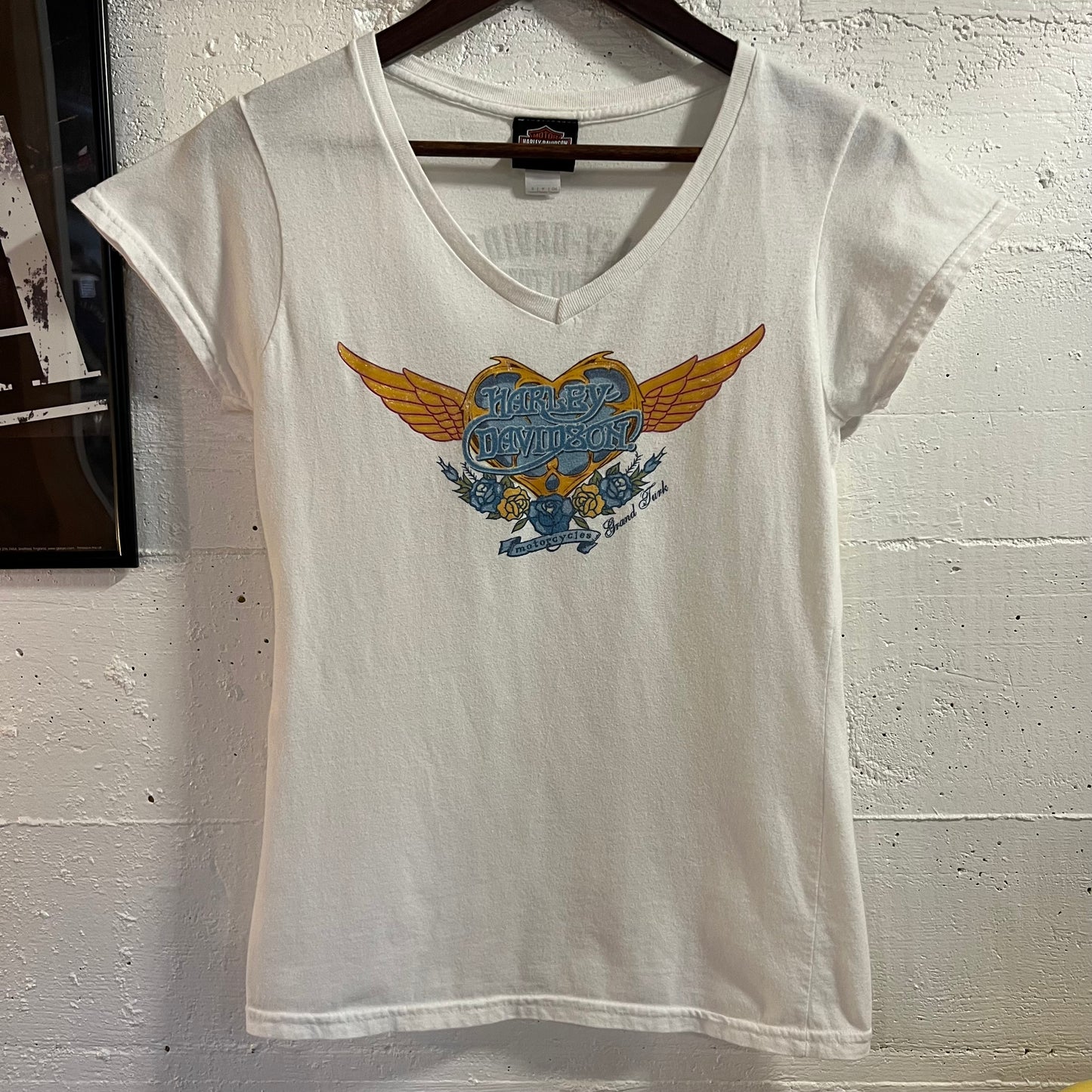 Vintage 2000’s Harley Davidson ‘Grand Turk’ Baby Tee - Size Small - White/Multi