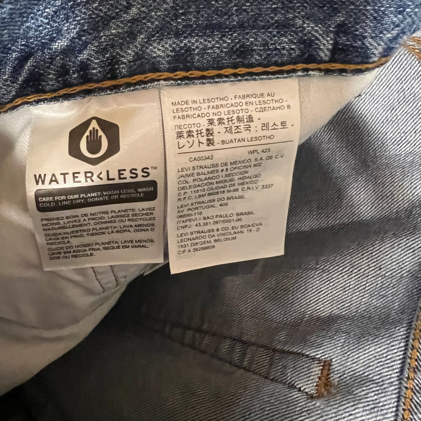 2000's Levi's 505 Medium Wash Denim Shorts - Size 36" - Medium Wash Indigo - 100% Cotton