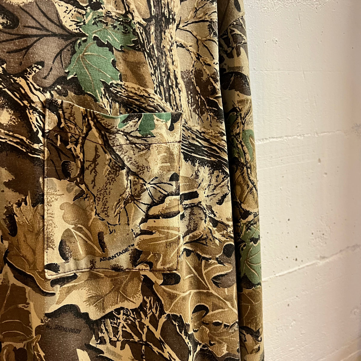 Vintage Advantage Realtree Camo Long Sleeve Boxy Single Stitch T-Shirt - Size Large - Earth Toned
