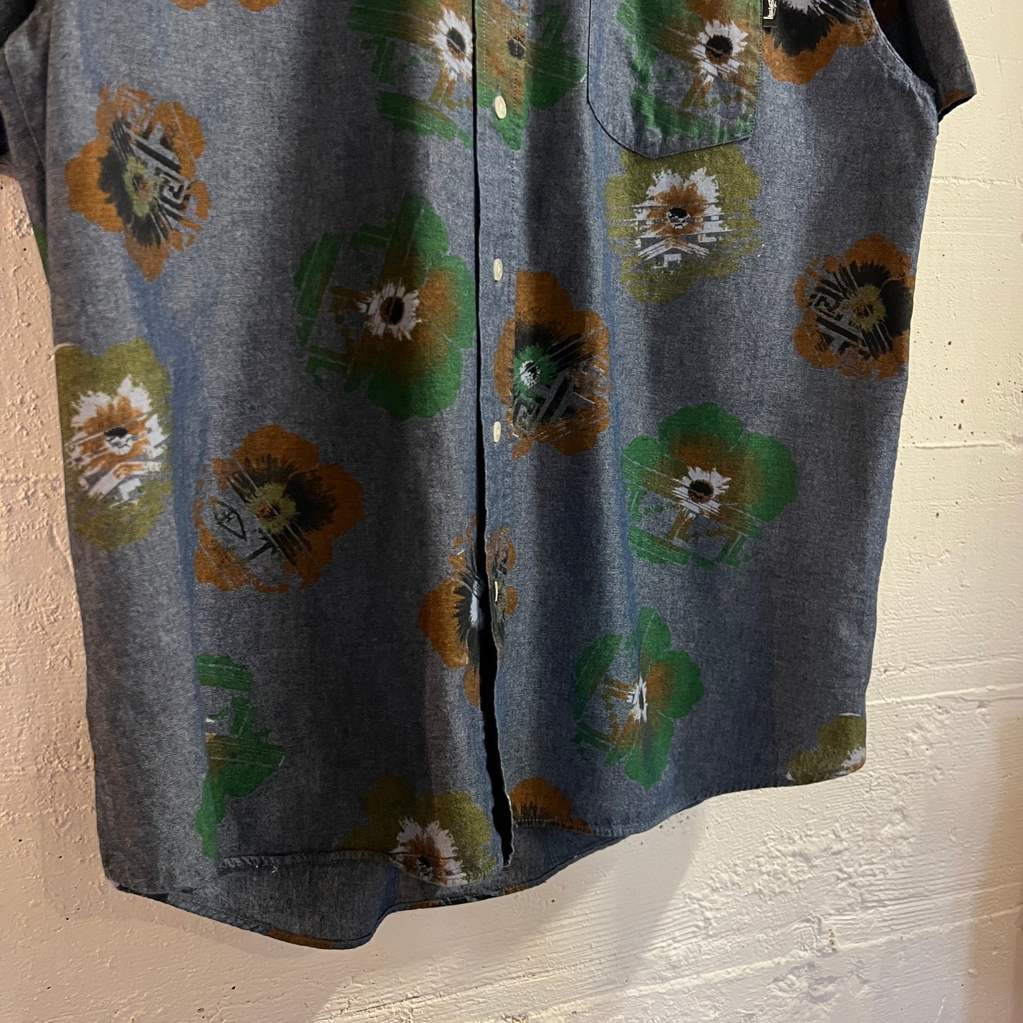 'Pre-Owned' Stüssy Abstract Floral Short Sleeve Chambray Button Up Shirt - Size Large - Denim/Indigo