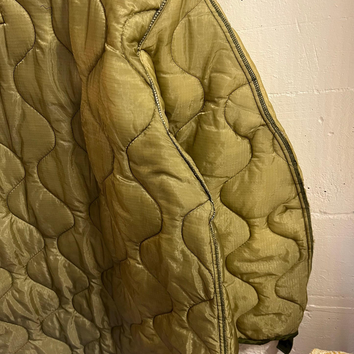 True Vintage U.S. Military Issued Extreme Cold Weather Parka Liner - Size Medium - Made In USA - Olive Drab - DSA100-74-C-1584
