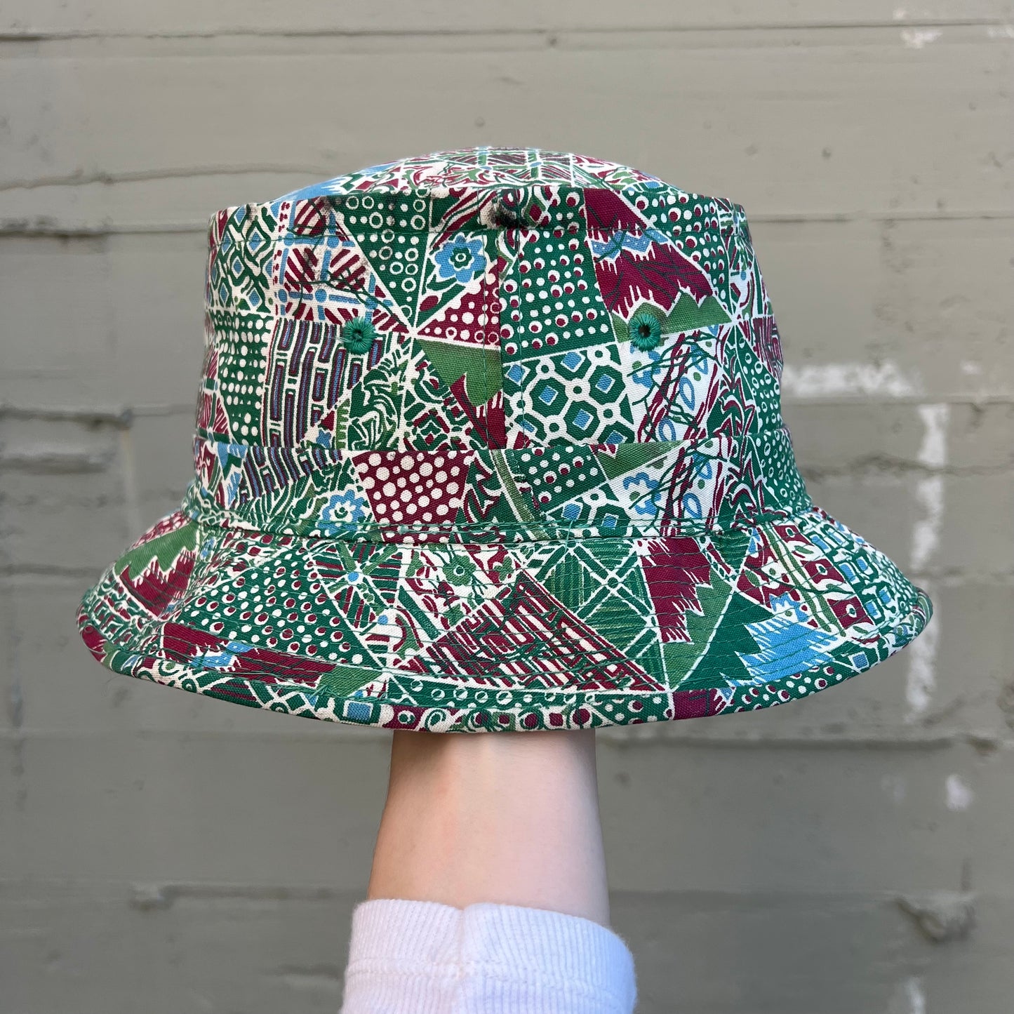 Vintage 1960's Abstract Pattern Bucket Hat - Size Medium - Green/White/Red