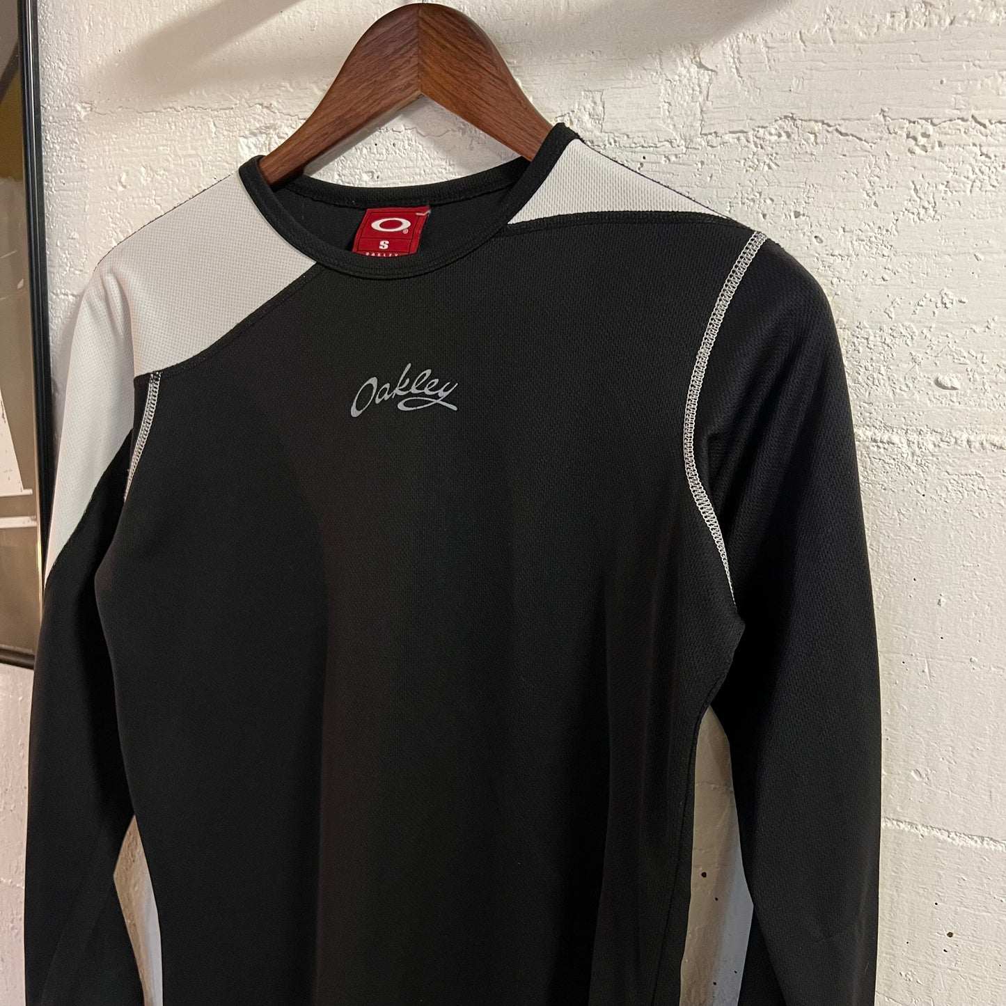 Vintage 2000’s Oakley Mesh Long Sleeve T-Shirt - Size Small - Black/White