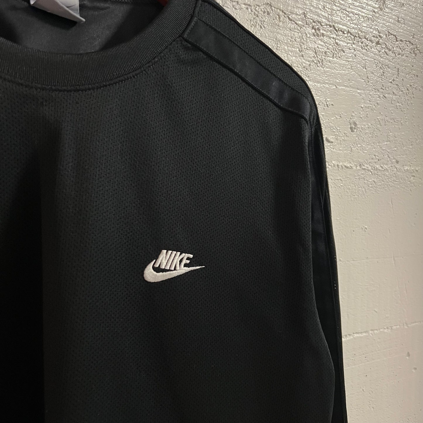 Vintage 2000’s Embroidered Nike Cropped Long Sleeve Mesh Athletic T-Shirt - Size XL - Black/White