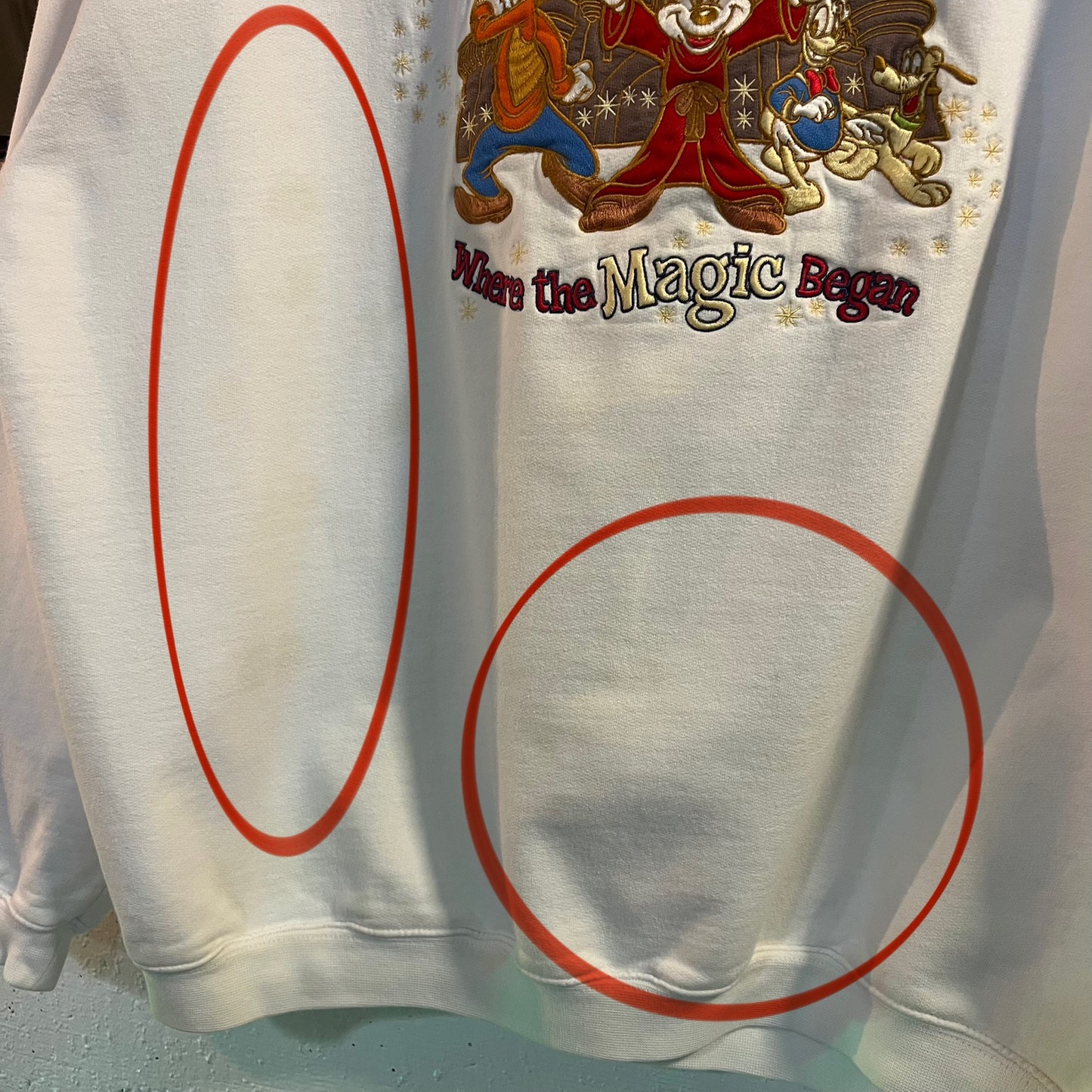 Vintage 2000's Disneyland Embroidered Crewneck Sweatshirt - Size Large - White/Multi