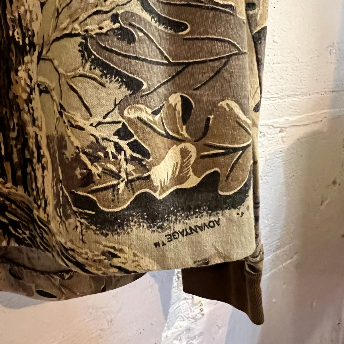 Vintage Advantage Realtree Camo Long Sleeve Boxy Single Stitch T-Shirt - Size Large - Earth Toned