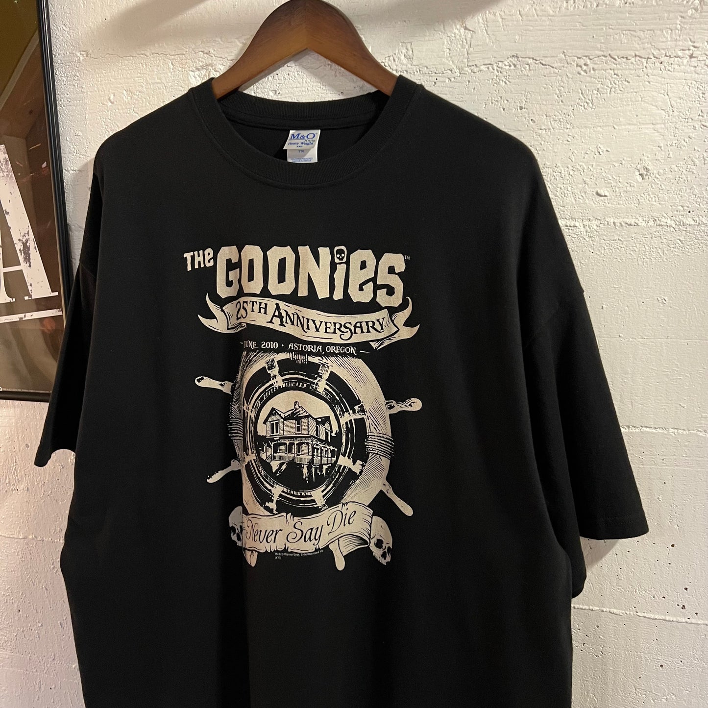 2010 The Goonies 25th Anniversary Commemorative Graphic T-Shirt - Size XXL - Black