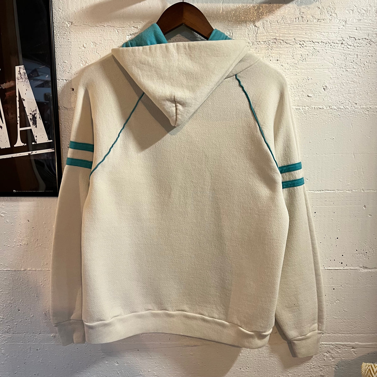 Vintage 80’s Jerzees Snowshoe Bunnies Raglan Sleeve Hoodie Sweatshirt - Size Large - Made In USA - White/Blue