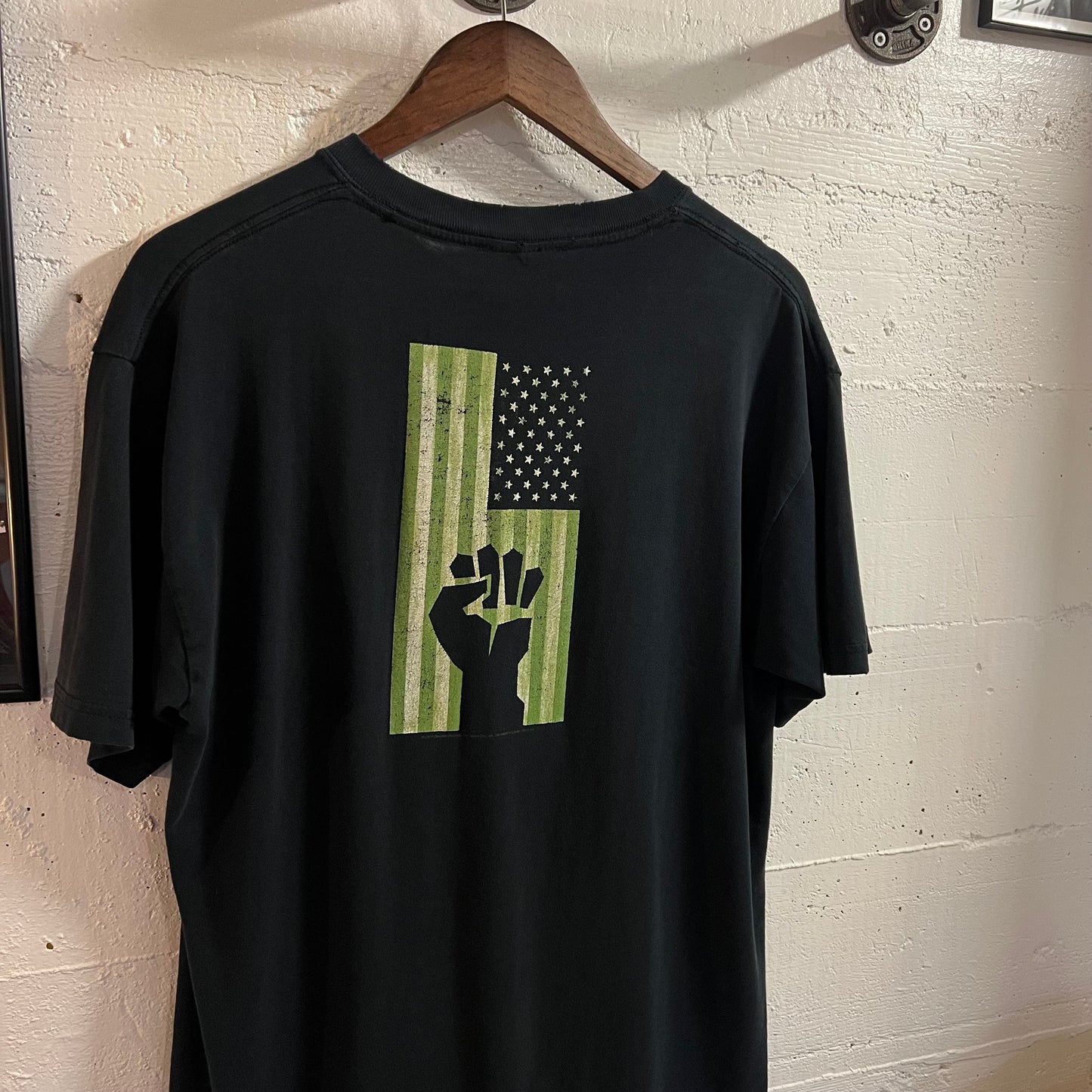 Vintage 2004 Green Day American Idiot Graphic T-Shirt - Size Large - Black/White/Green
