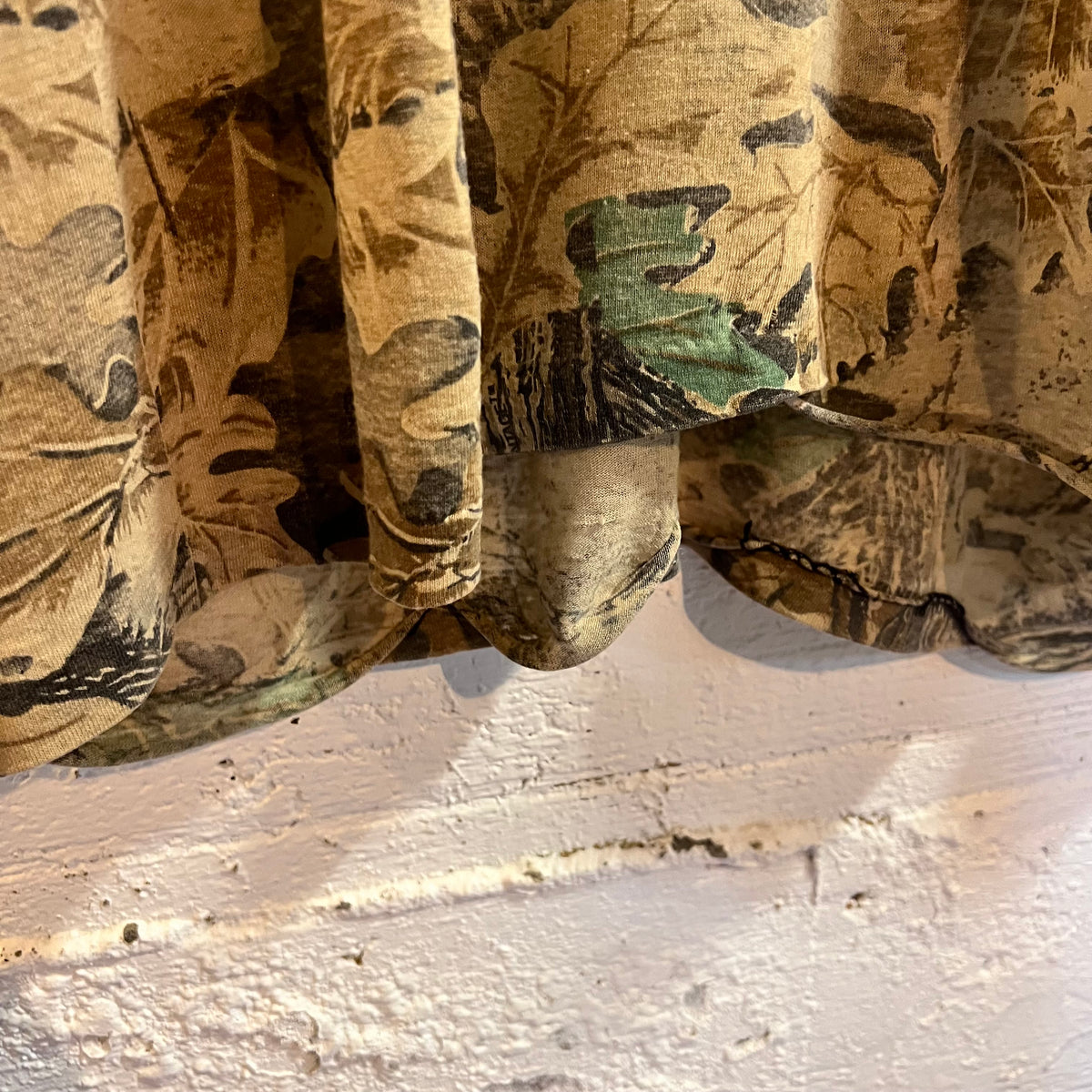 Vintage Faded/Distressed Thread Bare Single Stitch Real Tree Camo Pocket T-Shirt - Size Large - Earth Toned