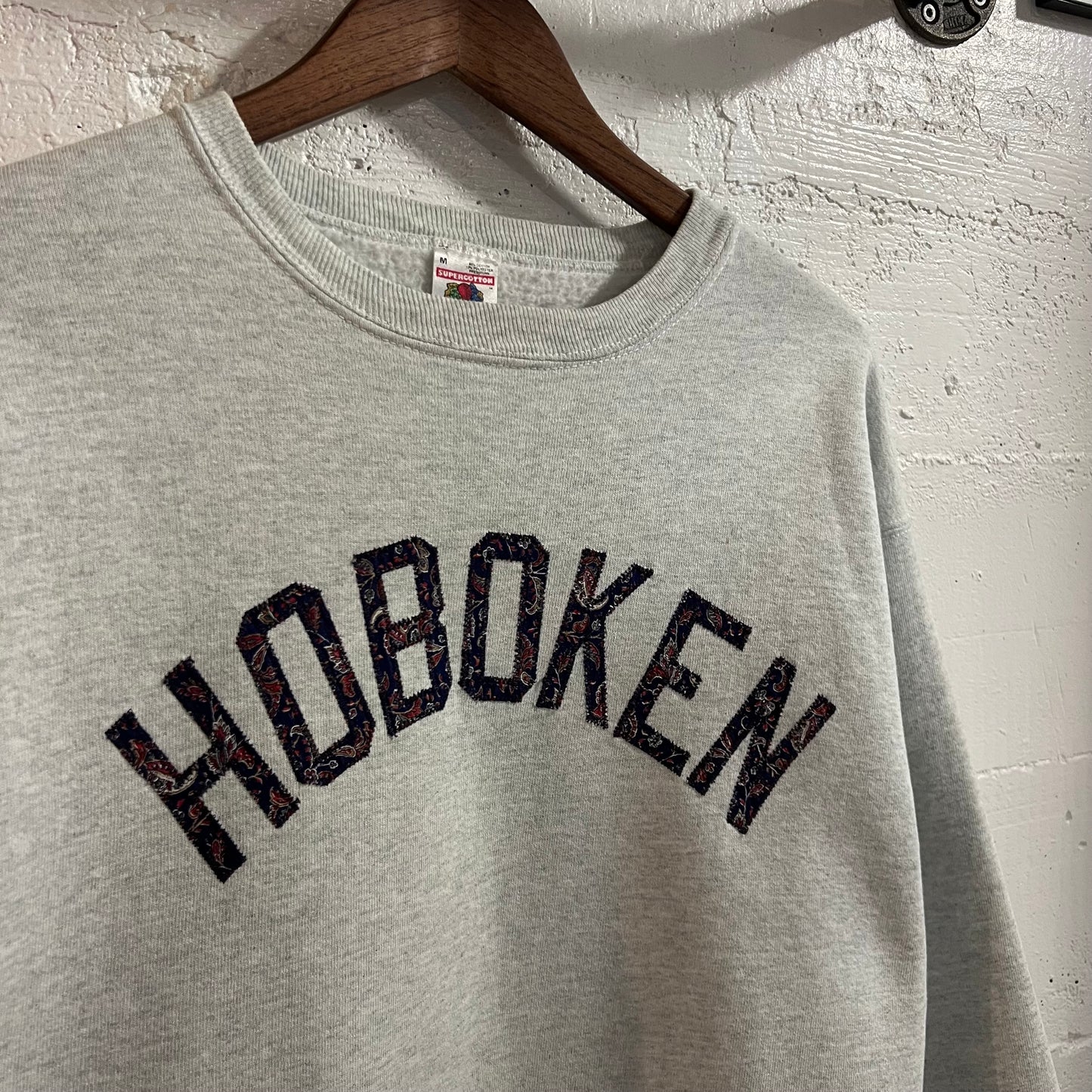Vintage 90’s Paisley Raw-Edge Appliqué Stitch Hoboken Crewneck Sweatshirt - Size Medium - Made In USA - Heather Grey/Multi