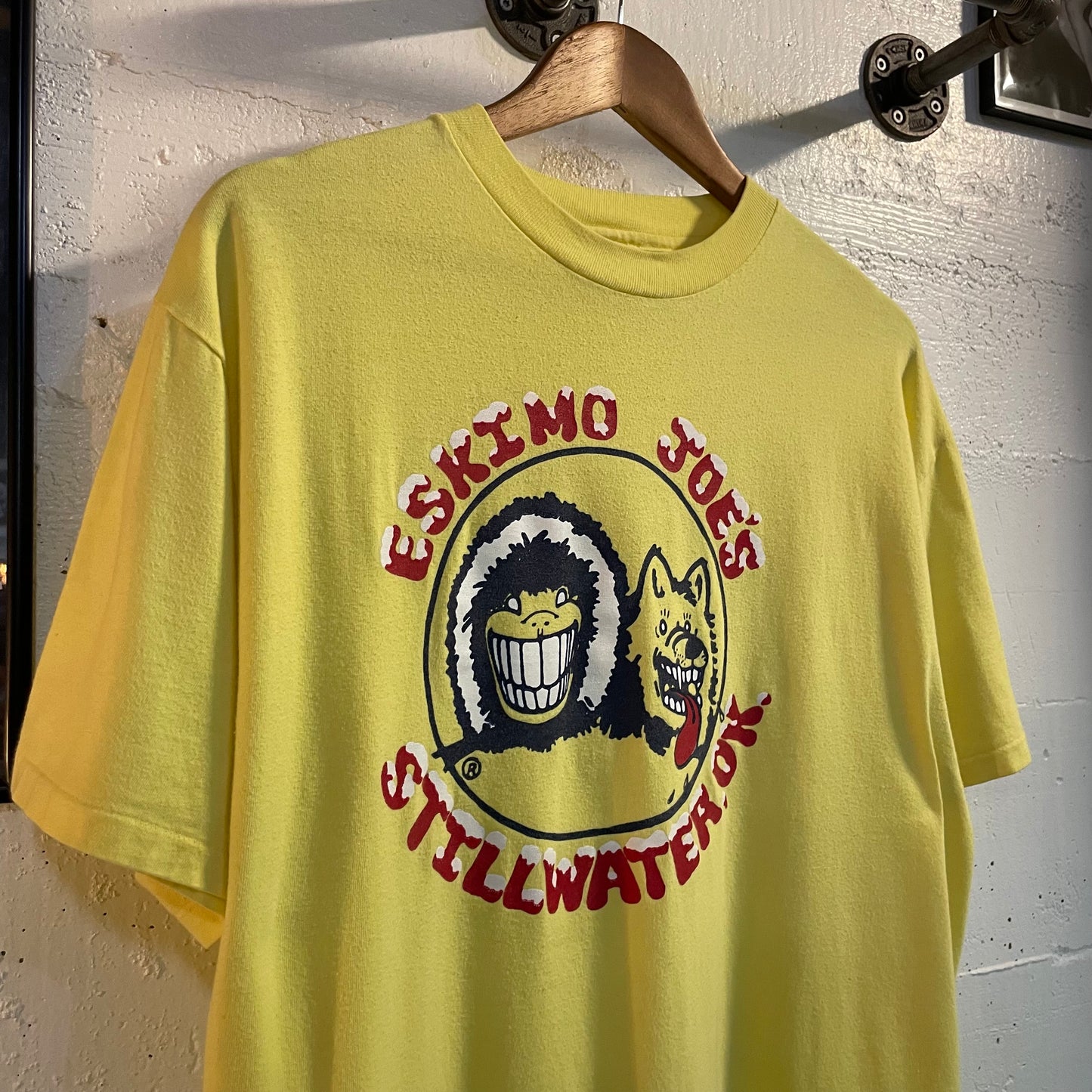 Vintage 90's Eskimo Joe's Classic Logo Single Stitch Graphic T-Shirt - Size Large - Made In USA - Yellow