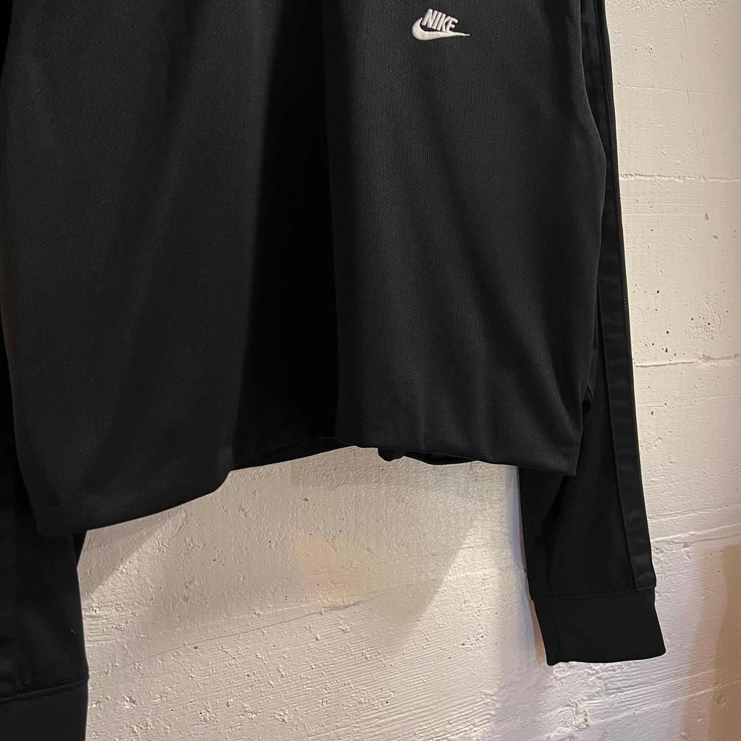 Vintage 2000’s Embroidered Nike Cropped Long Sleeve Mesh Athletic T-Shirt - Size XL - Black/White