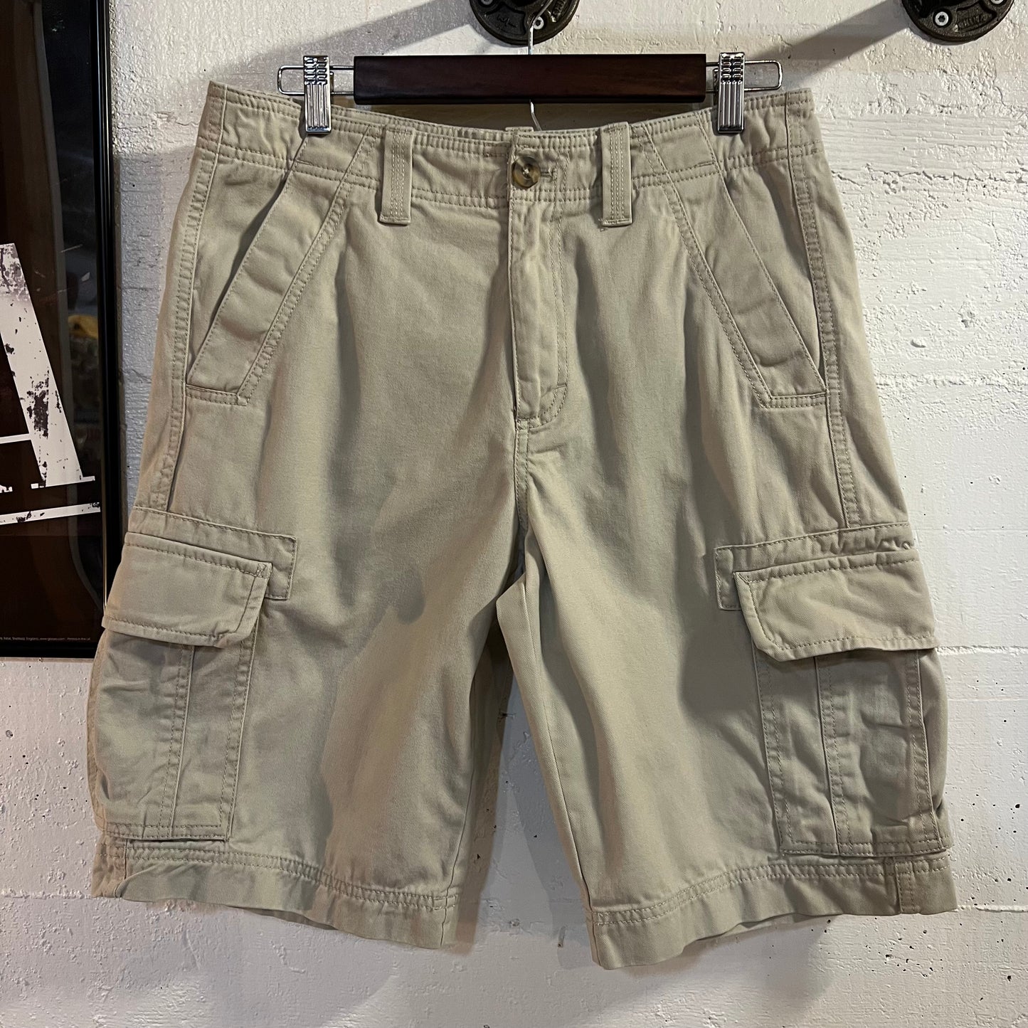 2000's Eddie Bauer Khaki Cargo Shorts - Size 30" - Khaki