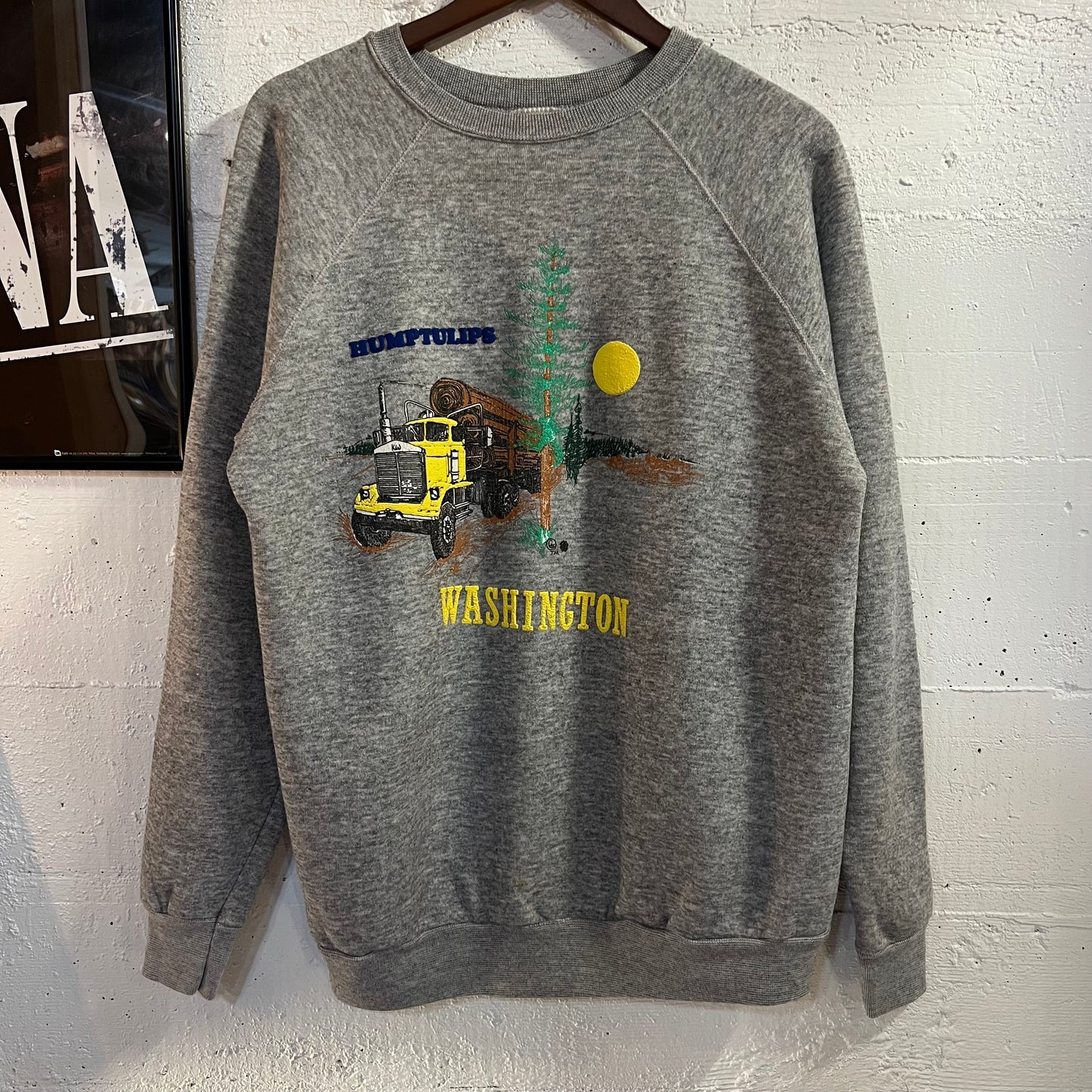 Vintage 80’s Humptulips, Washington Puff Print Raglan Sleeve Crewneck Sweatshirt - Size XL - Made In USA - Heather Grey/Multi