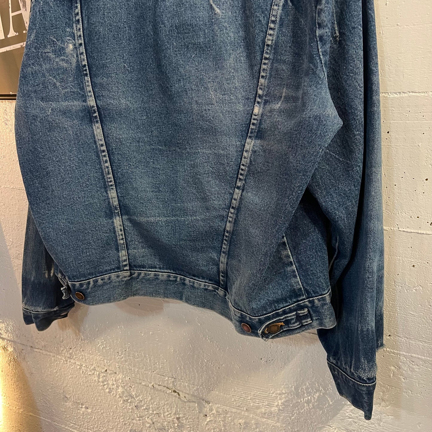 Vintage 70’s Faded/Distressed Rustler Button Up Denim Jacket - Size XL - Medium Wash