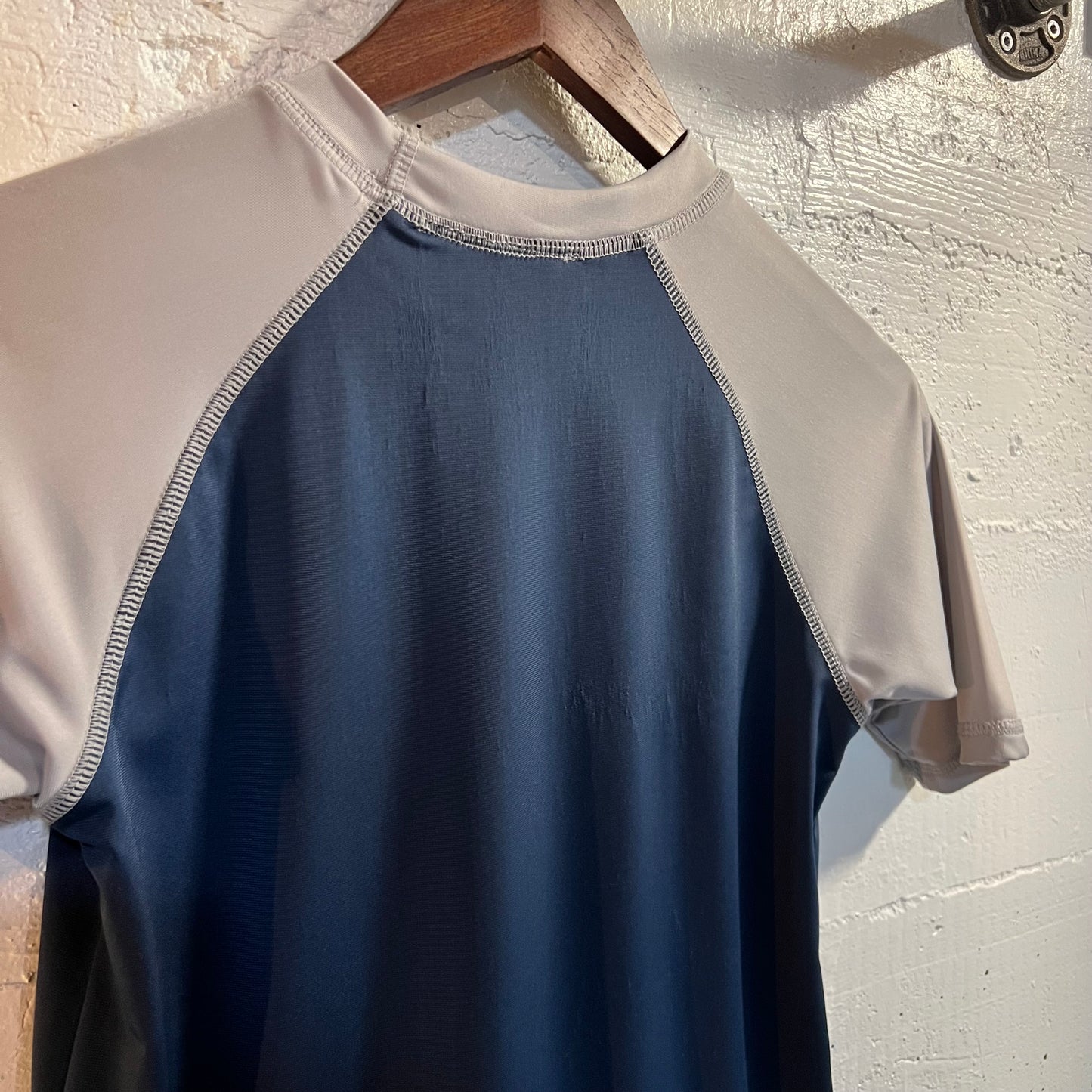 2000's Kanu Surf Short/Raglan Sleeve Rashguard - Size Large (12) - Blue/Grey