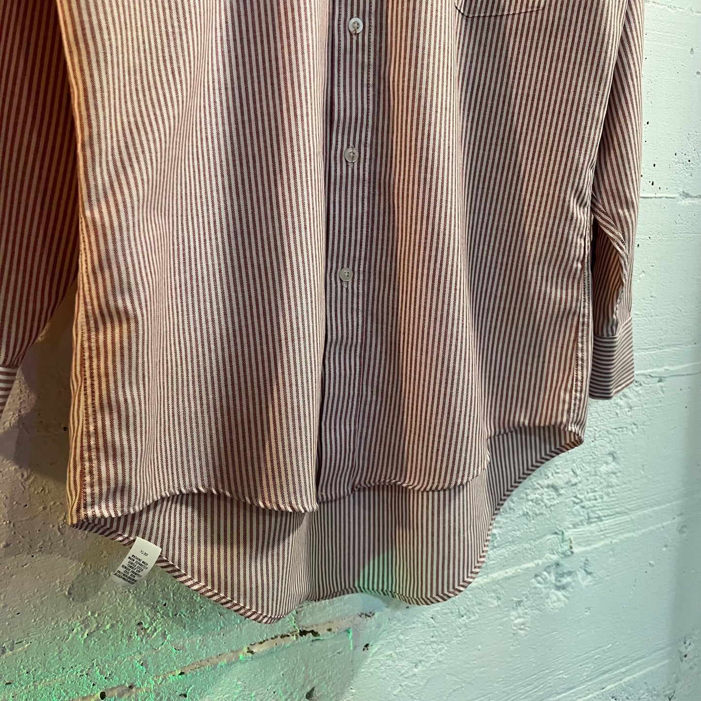 Vintage 417 By Van Heusen Pinstripe Button Down Oxford Shirt - Size 15-1/2 (32/33) - Made In USA - Red/White