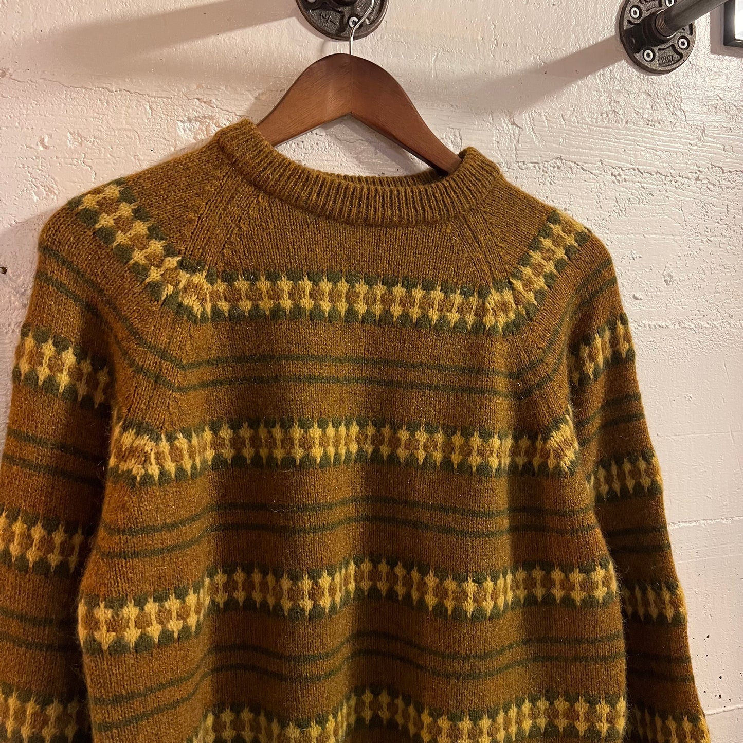 Vintage 60’s Jantzen Fair Isle Yoked Ski Patterned Raglan Sleeve Knitted Sweater - Size Medium - Made In USA - Mustard Yellow/Green