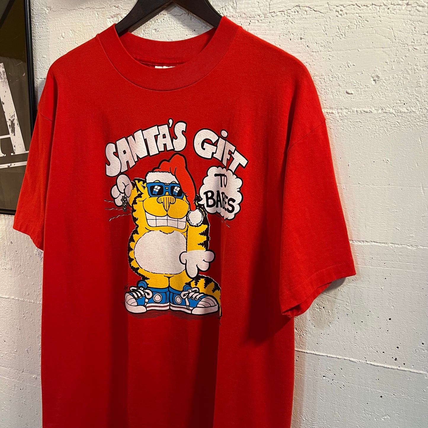 Vintage 90's J. Bates Christmas Cat 'Santa's Gift To Babes' Single Stitch Graphic T-Shirt - Size XL - Made In USA - Red
