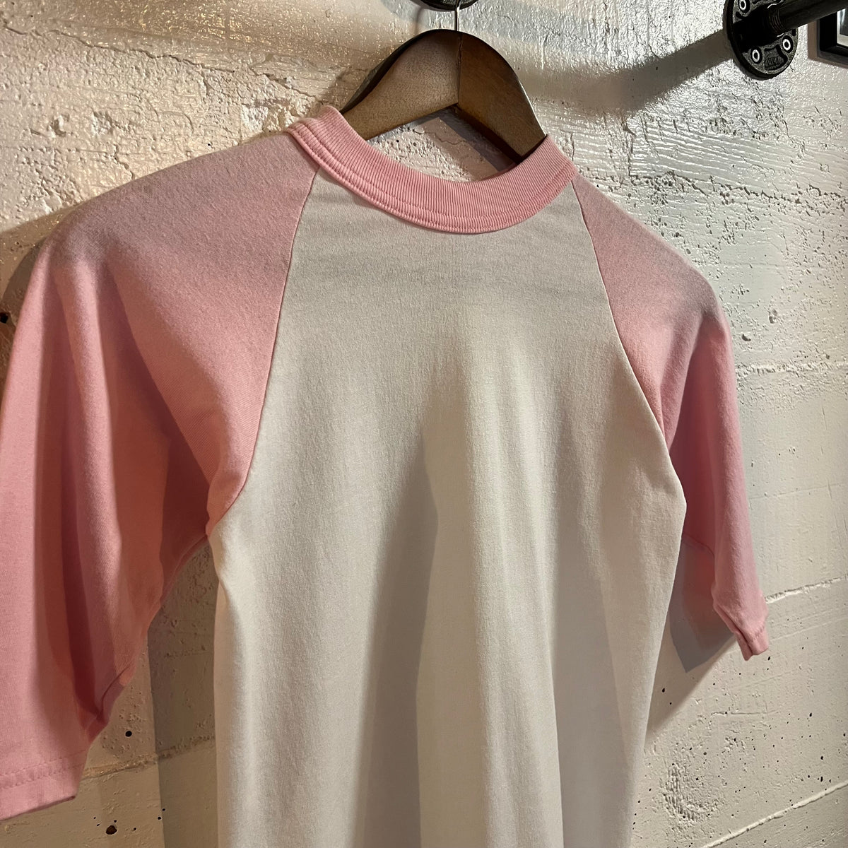 Vintage 90’s/2000’s Soffe Raglan 3/4 Sleeve Baseball Baby T-Shirt - Size Youth Small - White Pink