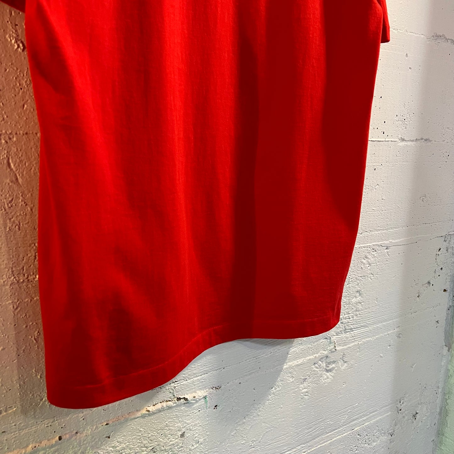 Vintage 90's J. Bates Christmas Cat 'Santa's Gift To Babes' Single Stitch Graphic T-Shirt - Size XL - Made In USA - Red