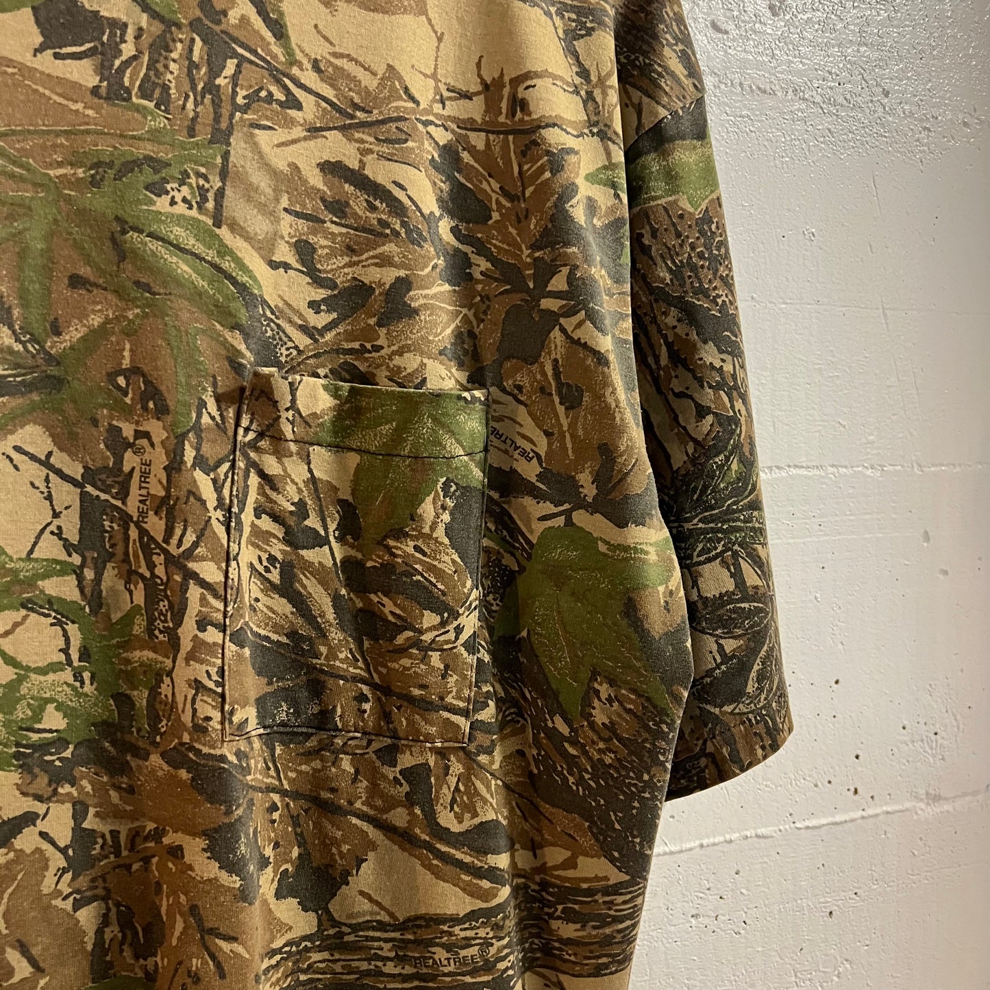 Vintage Realtree Camo Single Stitch Pocket T-Shirt - Size XL - Faded Black/Earth Toned