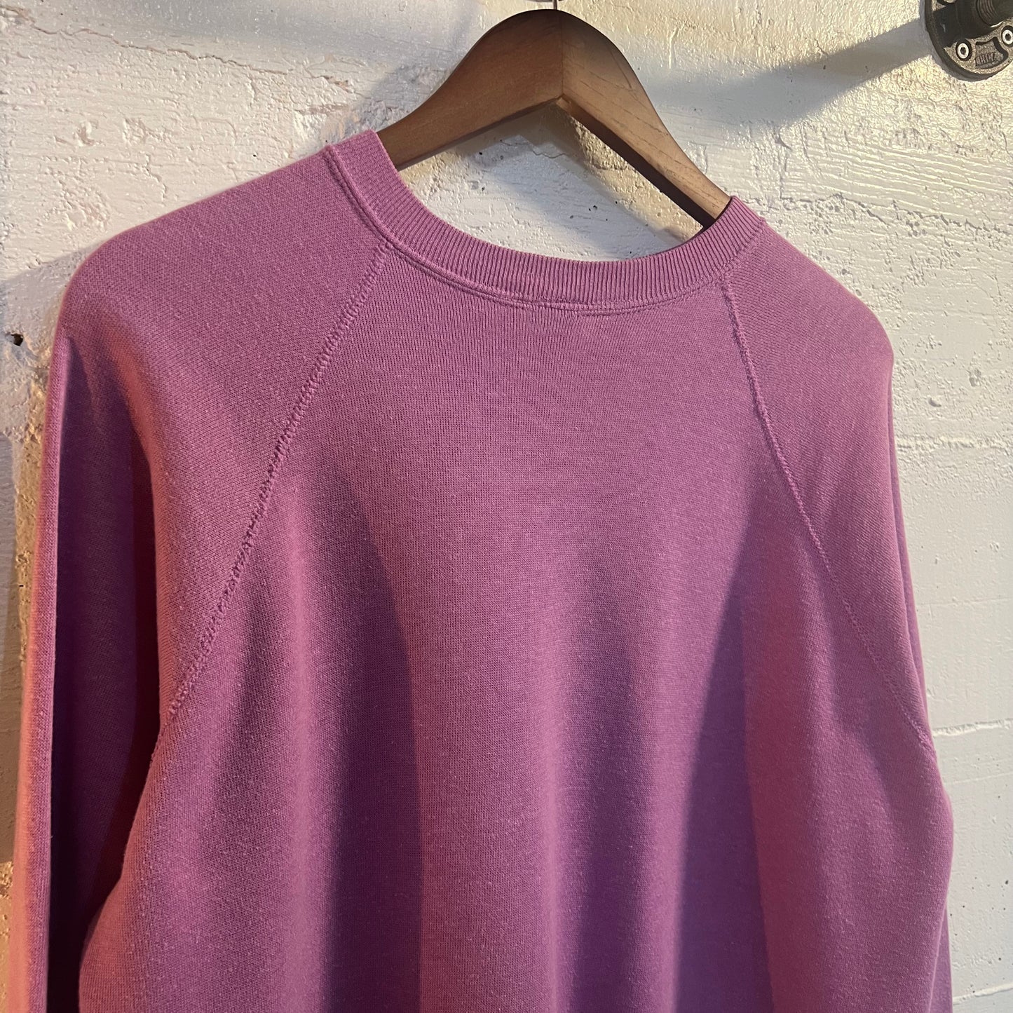 Vintage 90's Oakbrook Blank Raglan Sleeve Crewneck Sweatshirt - Size Large - Made In USA - Fuschia
