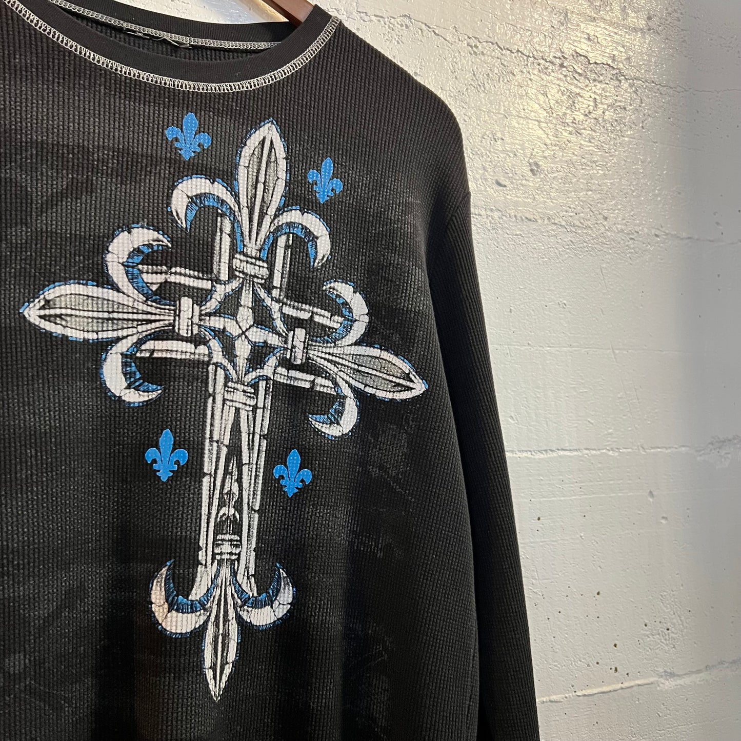 Vintage Y2K Fleur-De-Lis Salvation Cross Thermal Long Sleeve Shirt - Size Large - Black/Blue