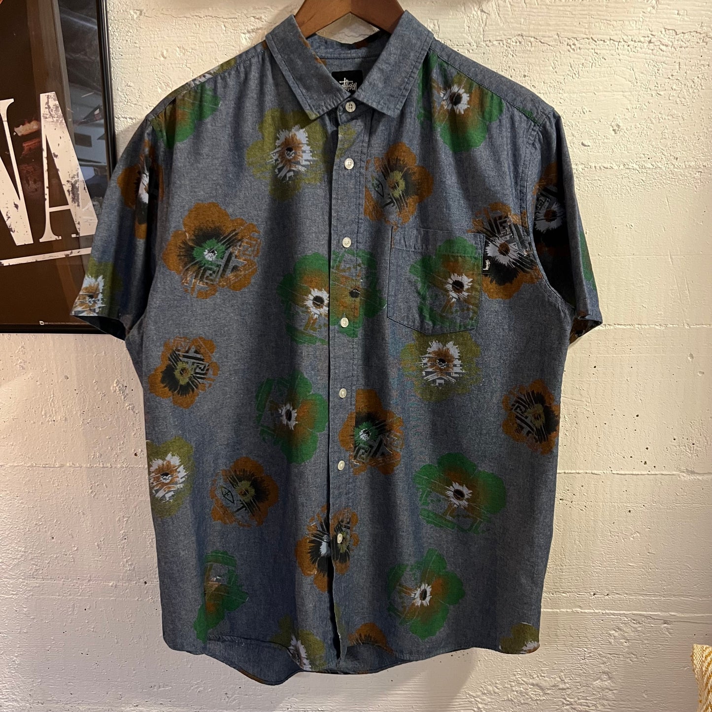 'Pre-Owned' Stüssy Abstract Floral Short Sleeve Chambray Button Up Shirt - Size Large - Denim/Indigo