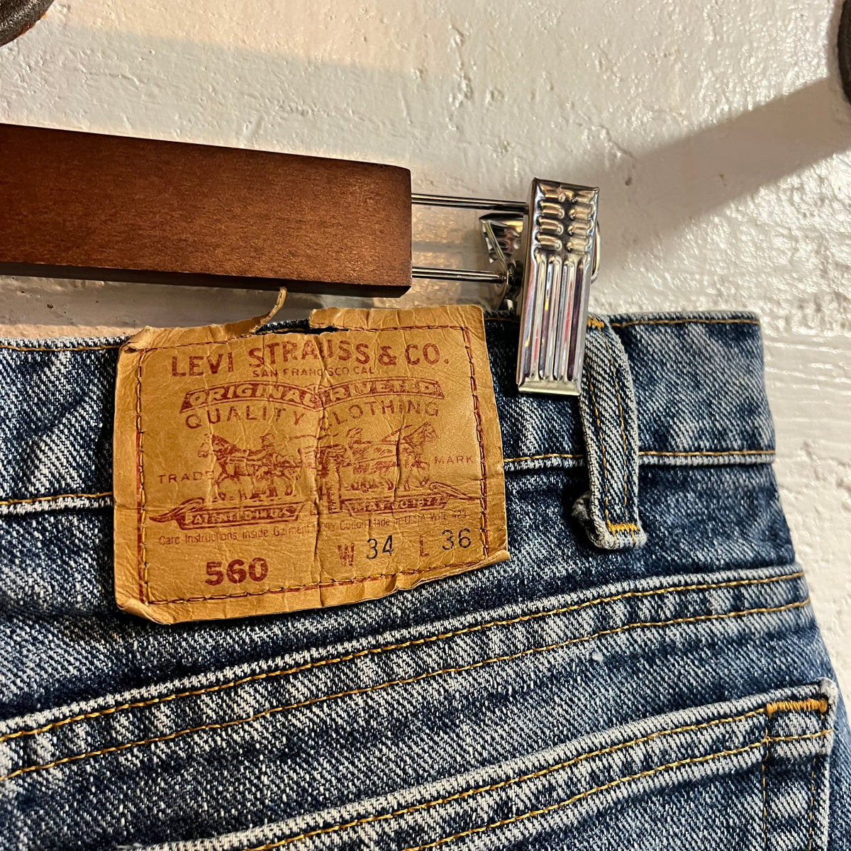 Vintage 90's Levi's 560 Loose Tapered Fit Denim Jeans - Size 33" x 32" - Made In USA - Medium Wash Indigo