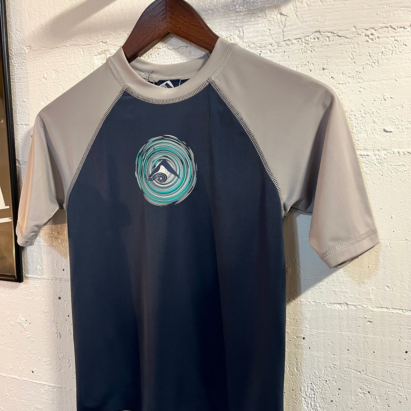 2000's Kanu Surf Short/Raglan Sleeve Rashguard - Size Large (12) - Blue/Grey
