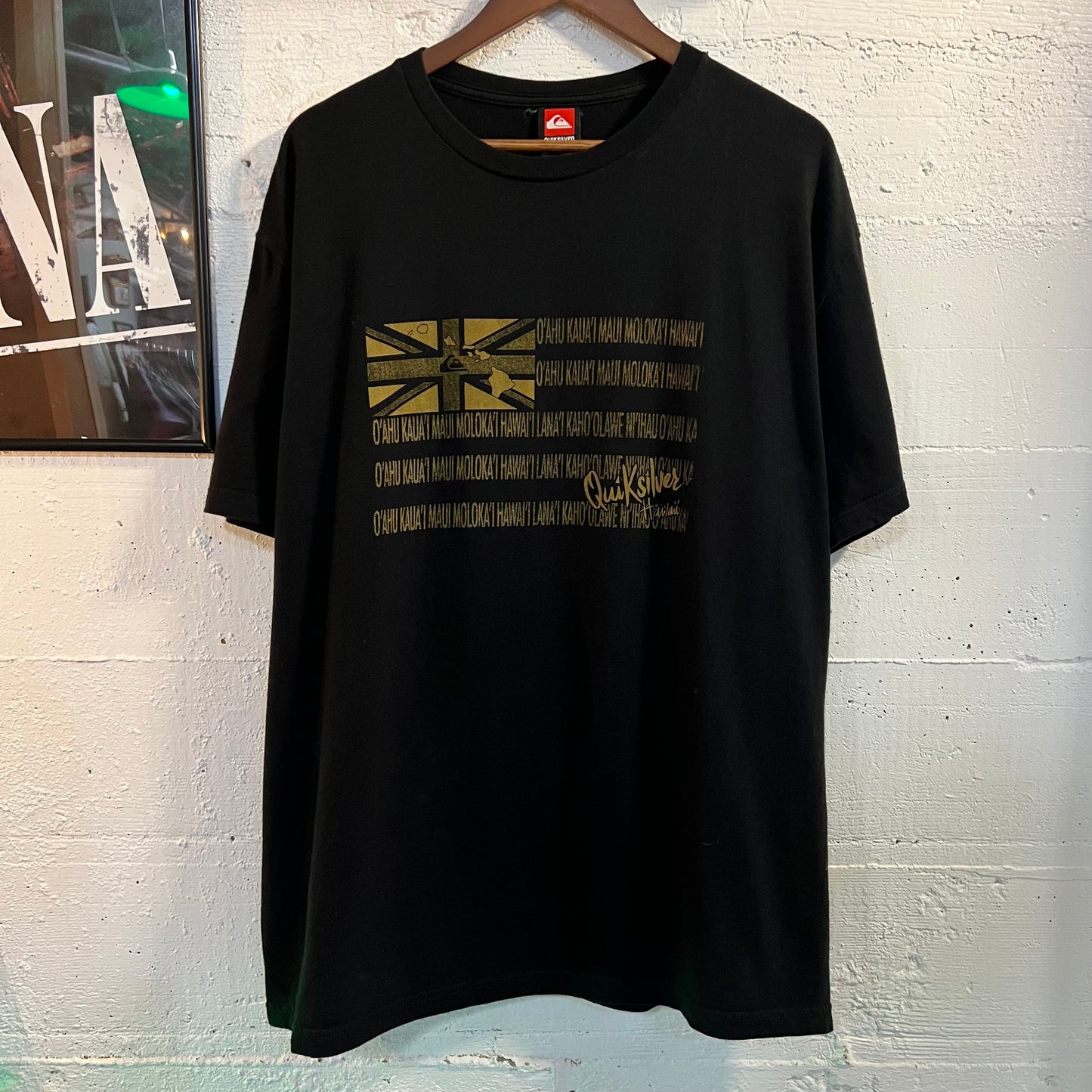 Vintage 2000's Quiksilver Hawaii Flag Graphic T-Shirt - Size XL - Black/Tan